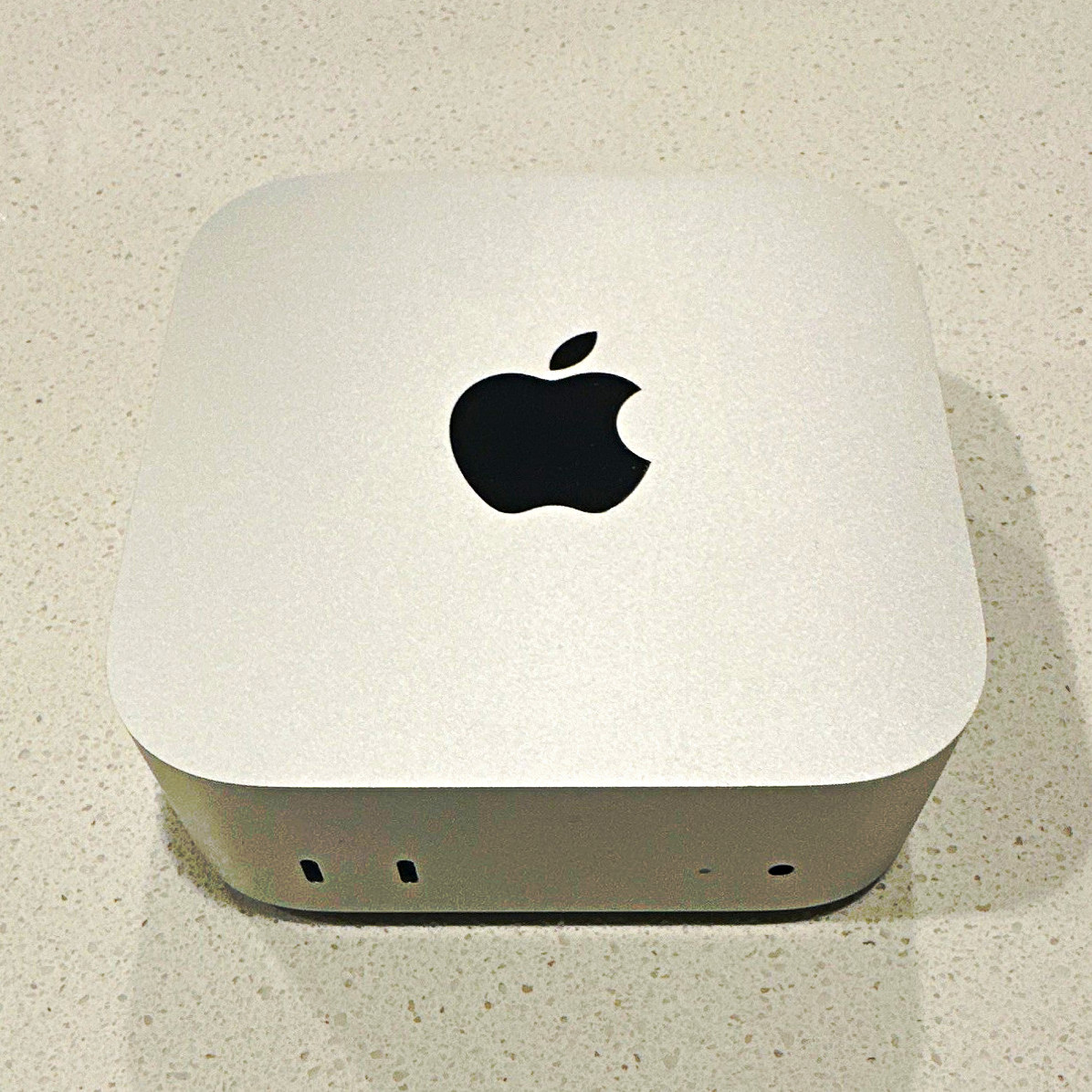 MAC MINI M4 + Docking station (16 GB RAM - 256GB)