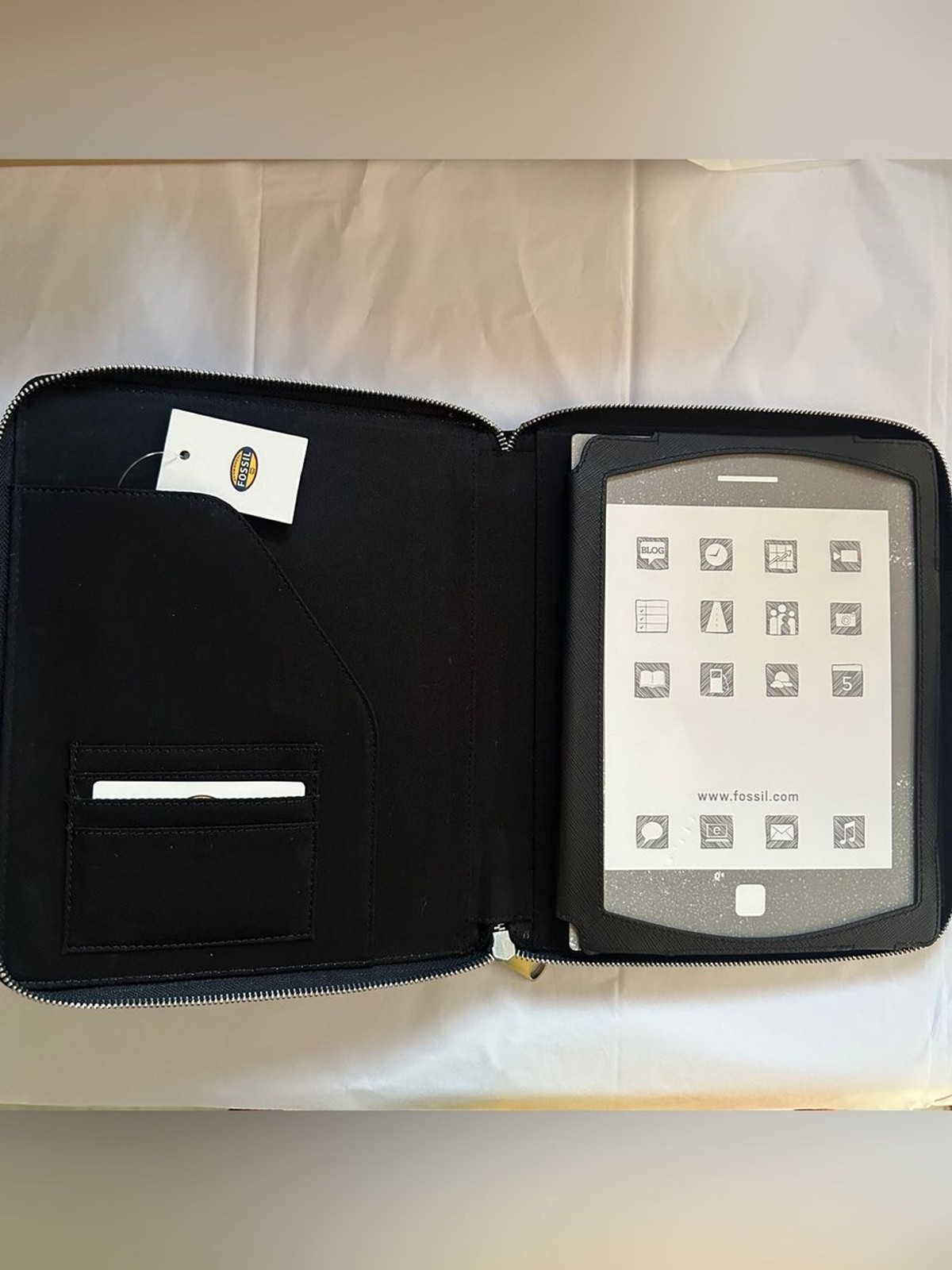 Fossil Zip Tech Easel Case for Ipad 3