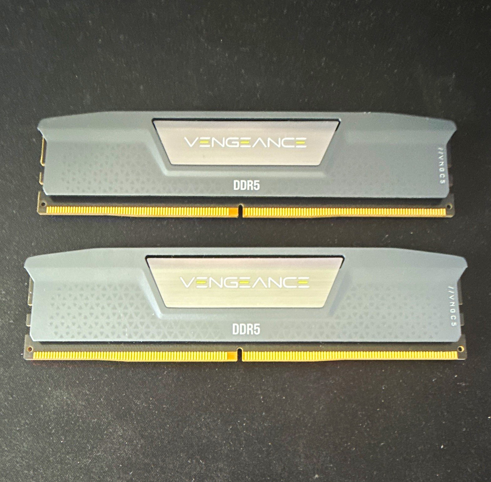 Corsair Vengeance DDR5 16GB (2x8GB) Up to 6000MT/s DIMM RAM AMD/EXPO