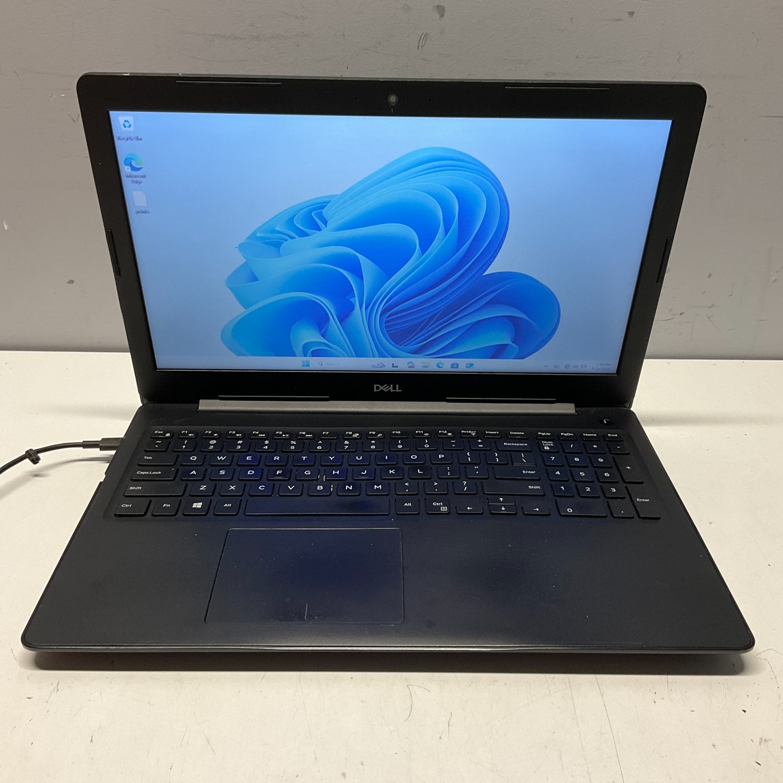 Dell Latitude 3590 Laptop i5-8250U 1.60GHz 4GB RAM 128GB SSD 15.6" NO AC WIN 11