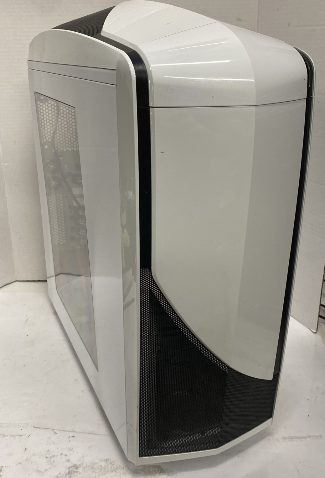 NZXT Phantom 240 iBuyPower Case W/120MM AIO & PSU