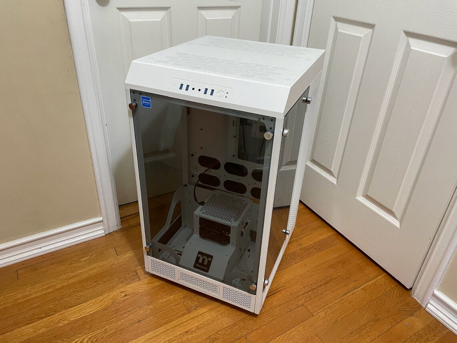 Thermaltake The Tower 900 Snow Edition E-ATX Super Tower PC Case Open Box