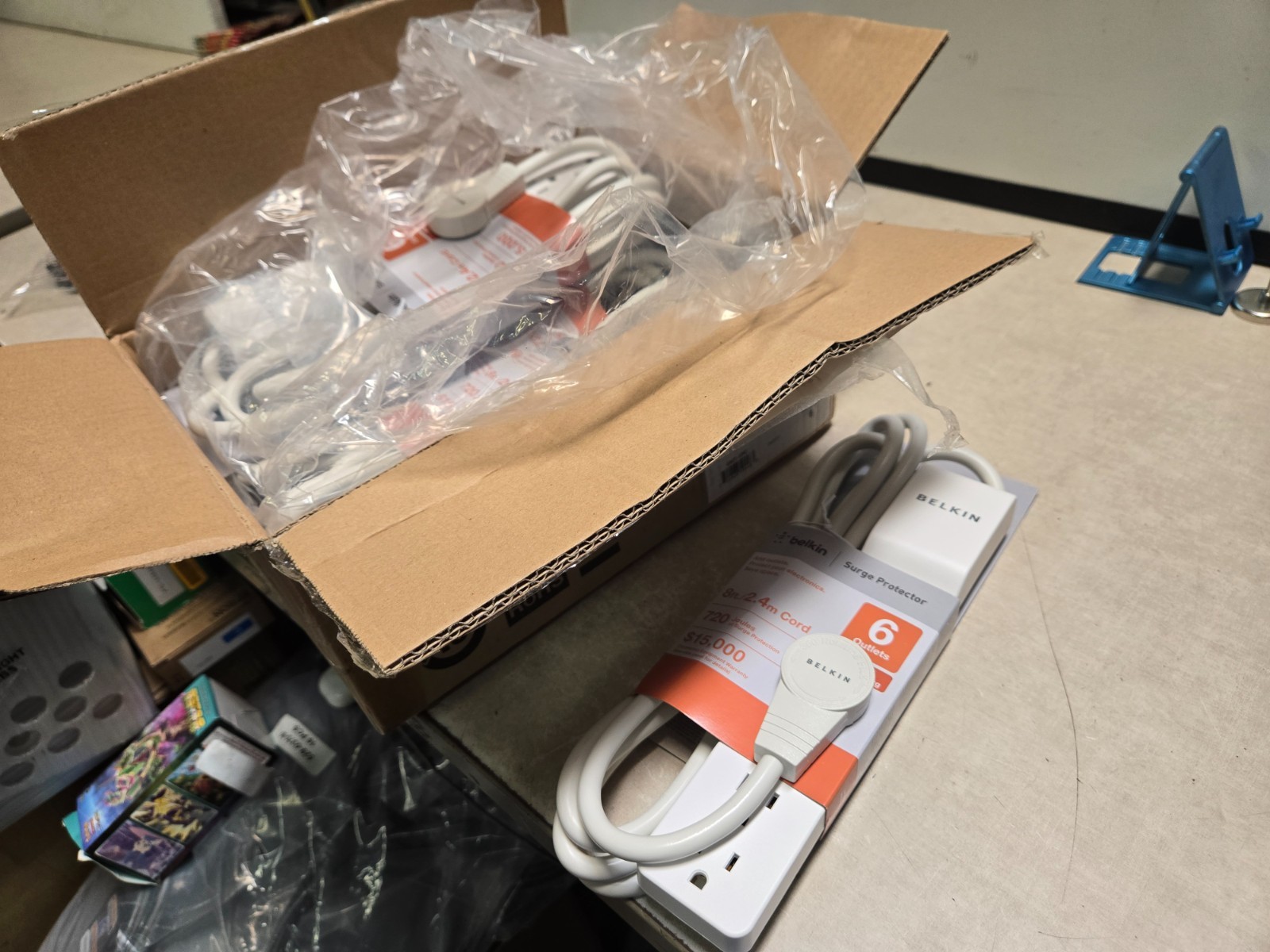 BOX OF 6 Belkin Surge Protector, 6 Outlets, 360 Degree Rotating Plug, 6ft Cord