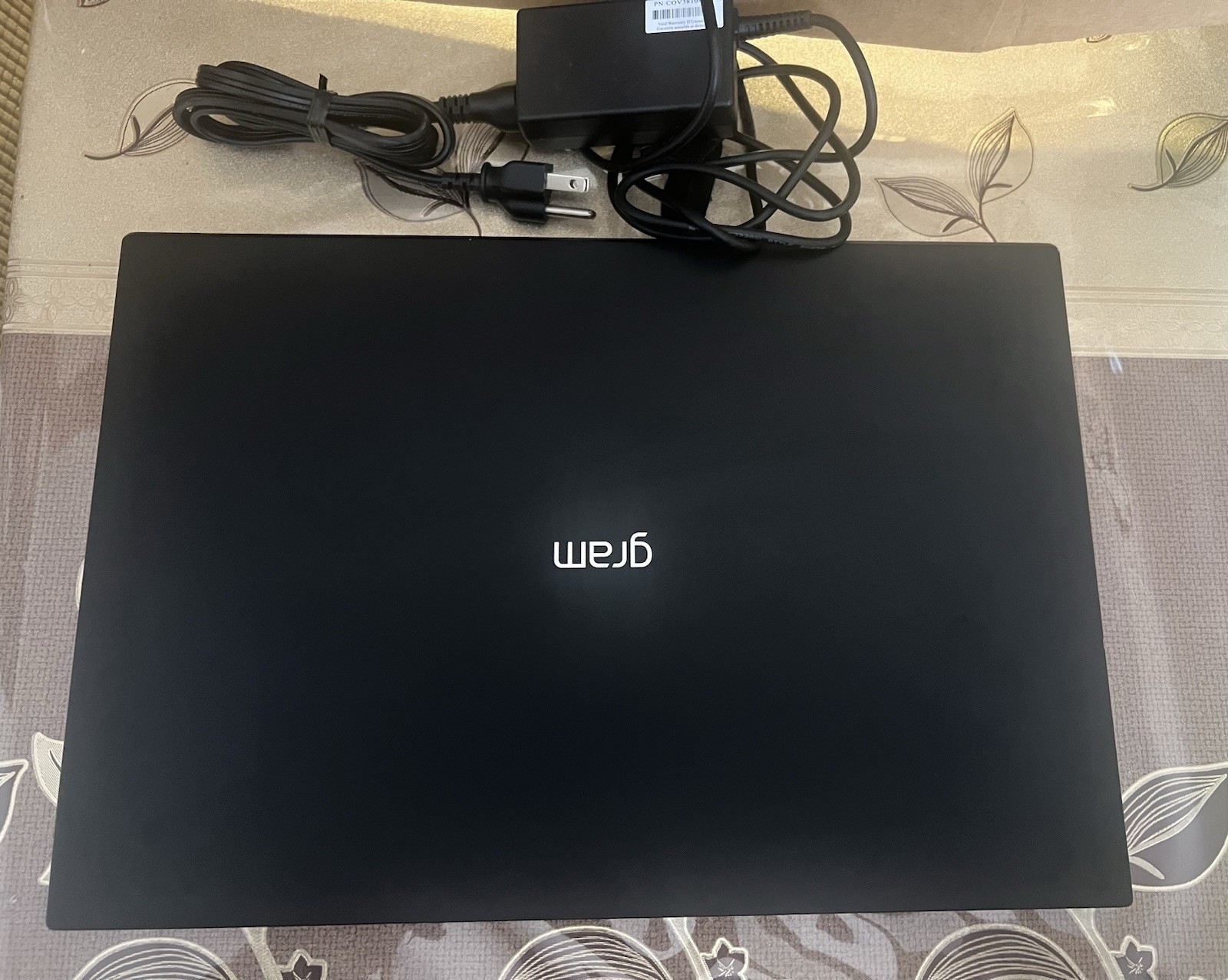 LG gram 17" Touch Laptop Intel Core Ultra 9 288V 32GB 1TB SSD Copilot+ (DESC)