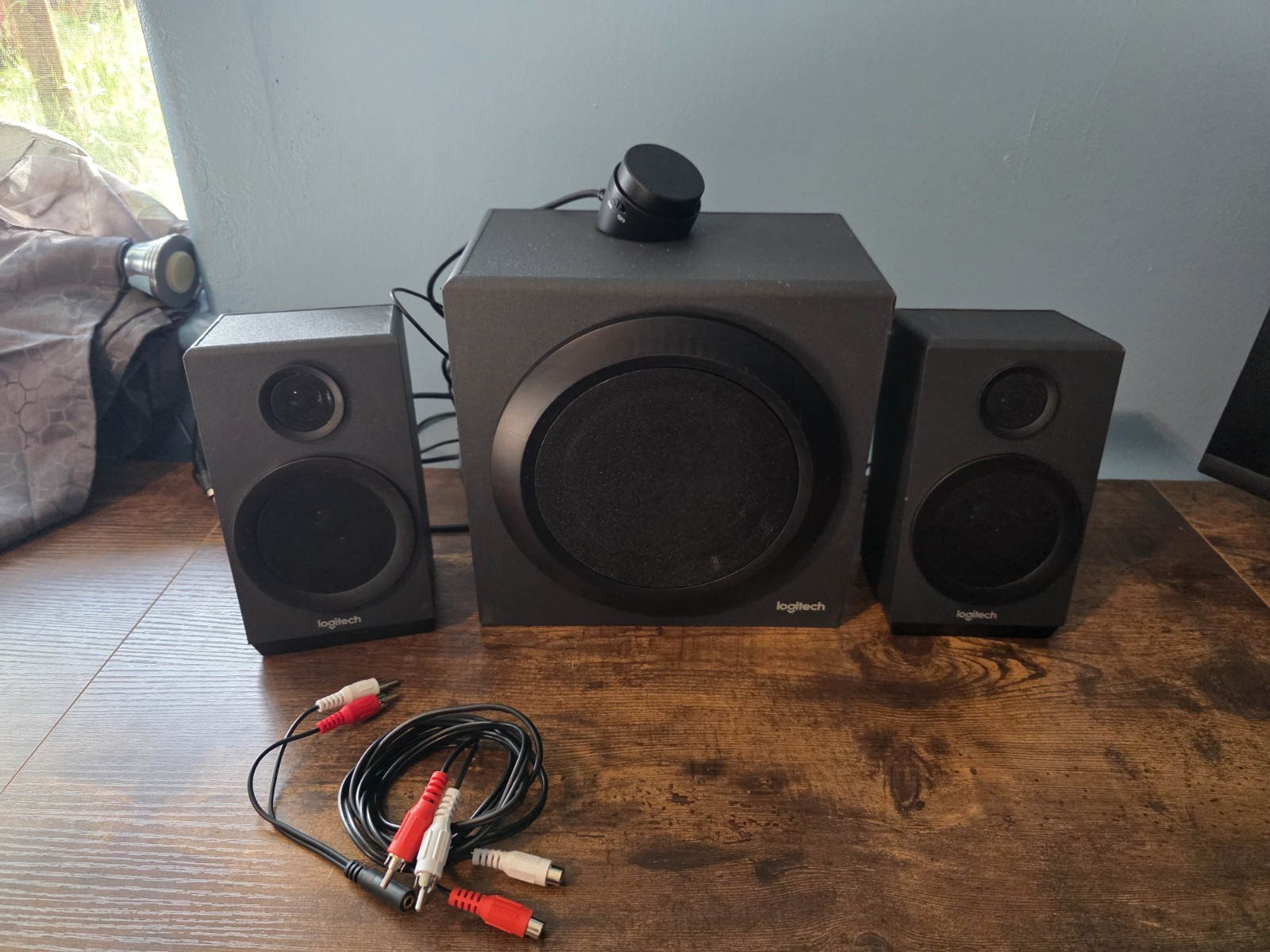 Logitech 980-001203 Z333 80W Multimedia Subwoofer and Speakers - Black
