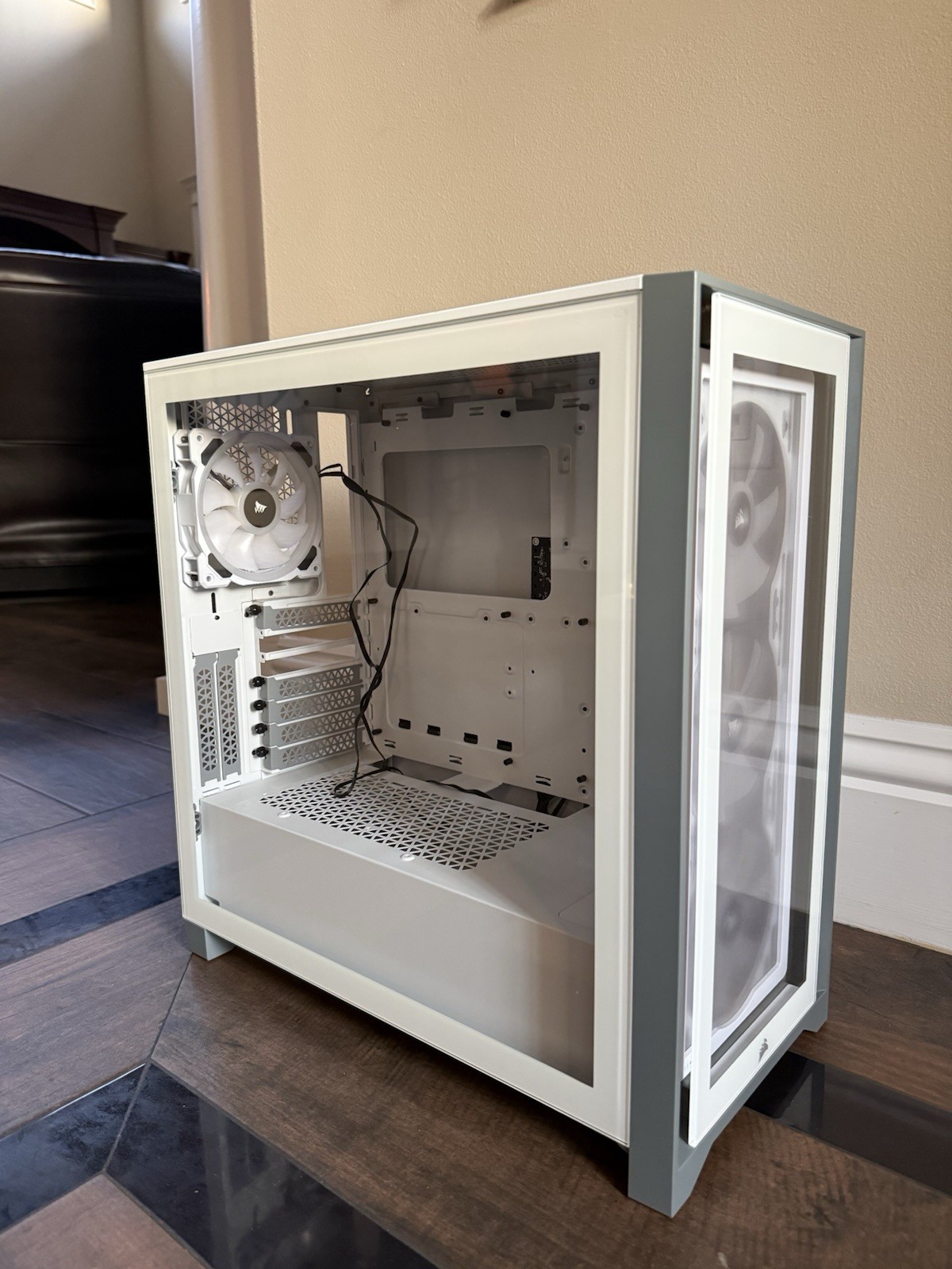 iCUE 4000X RGB Tempered Glass Mid-Tower ATX PC Case with 4 SP120 RGB Elite Fans