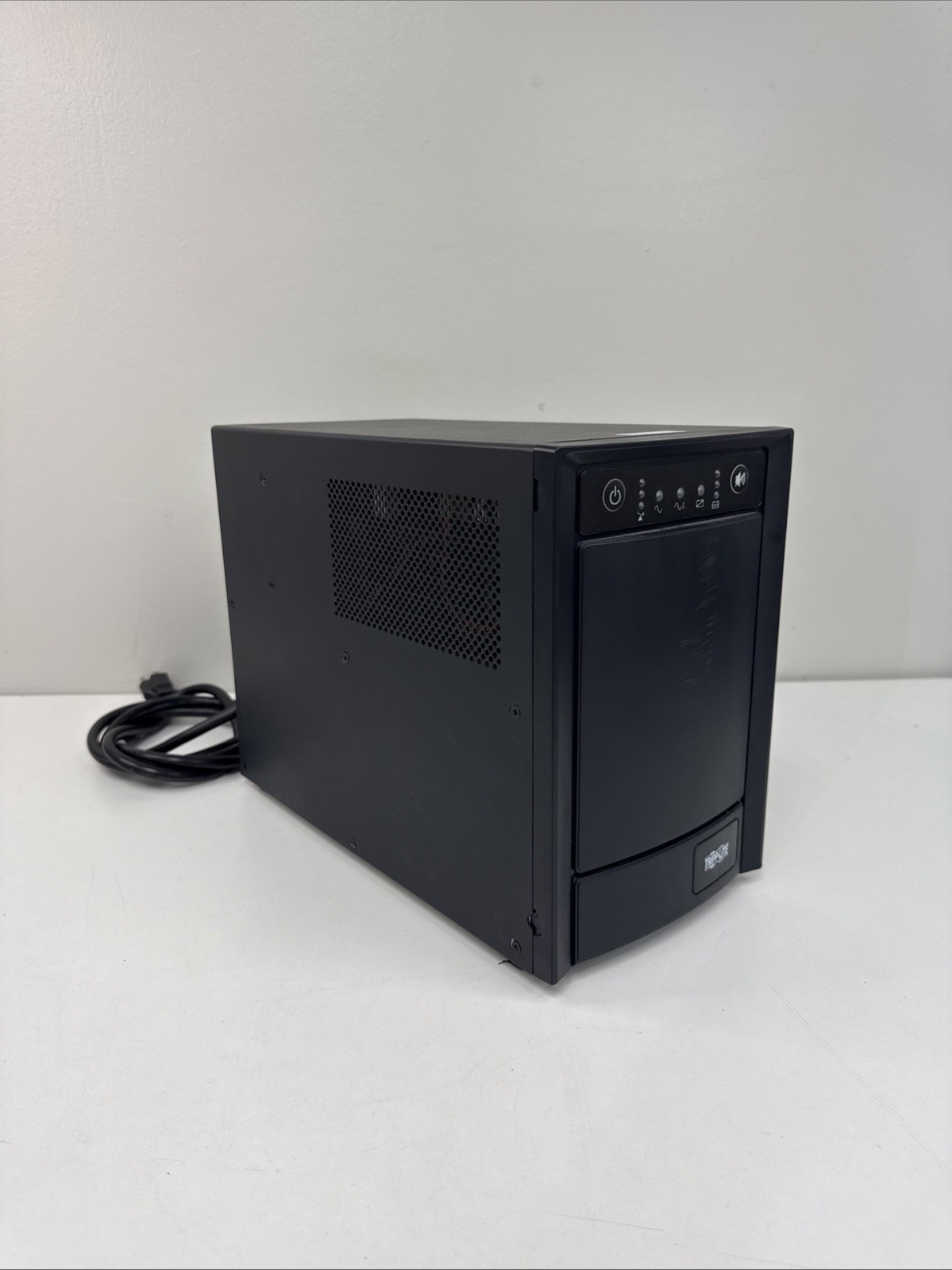 Tripp Lite SmartPro 120V 1.05kVA 650W UPS Tower, 8 Outlet (SMART1050SLTM)