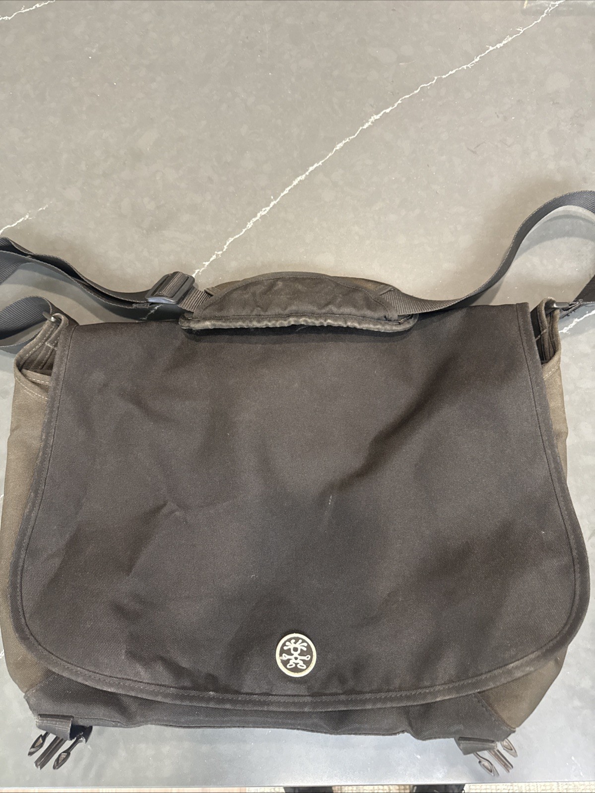 Crumpler The Dreadful Embarrassment Laptop Satchel Bag Black Alien Messenger