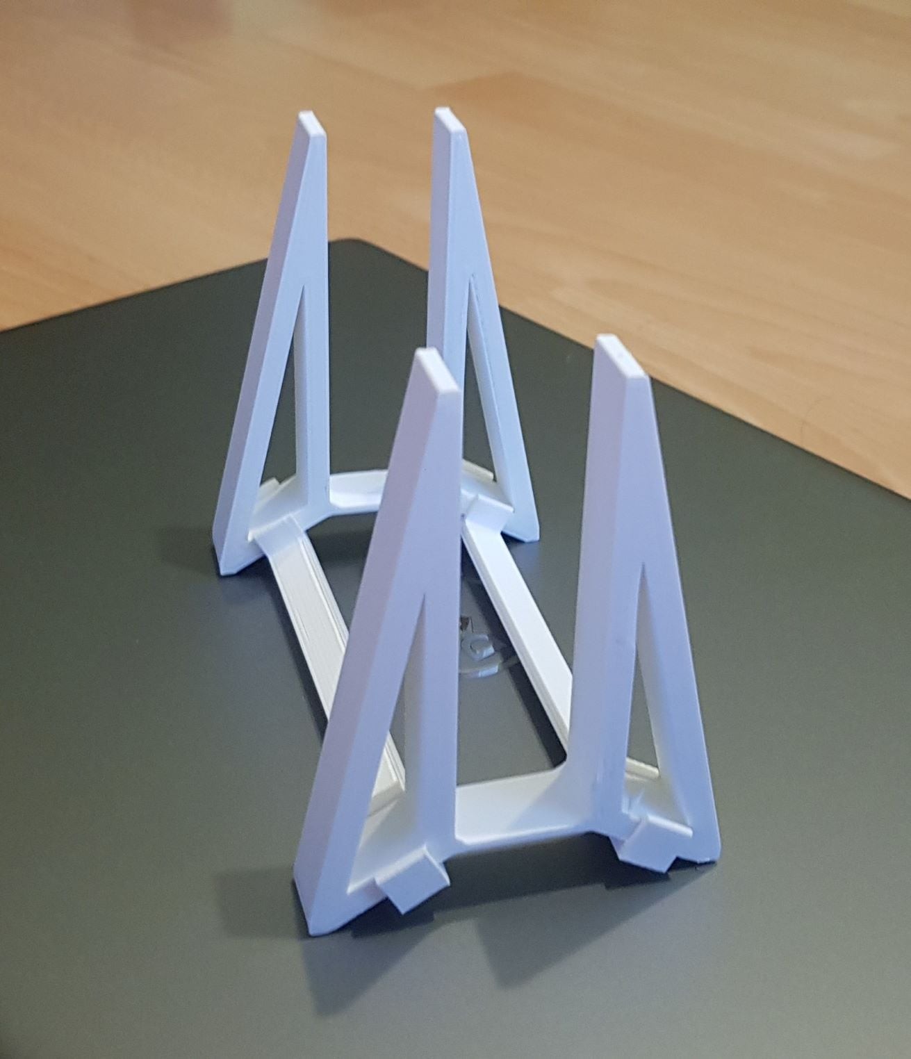 Unbreakable Self Adjusting Vertical Laptop Holder 3D-Printed