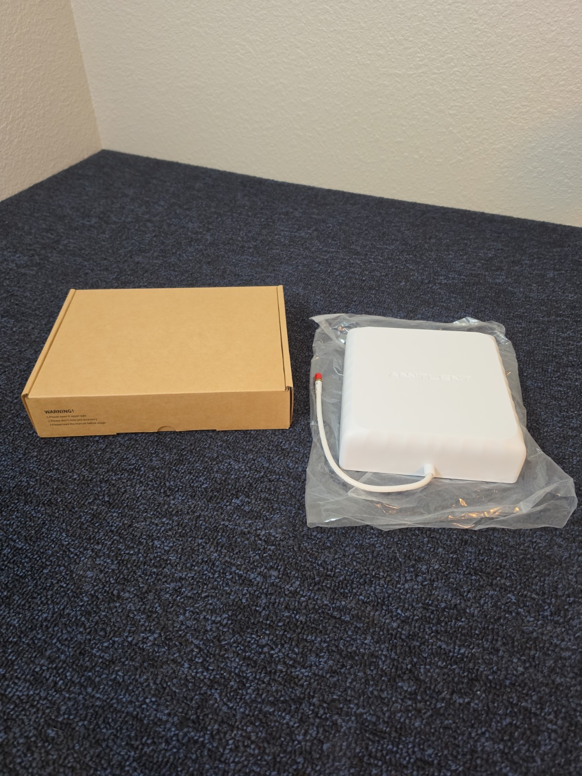 BRAND NEW ANNTLENT Indoor Panel Antenna Model AN101 - 617-960 / 1710-2700 MHz