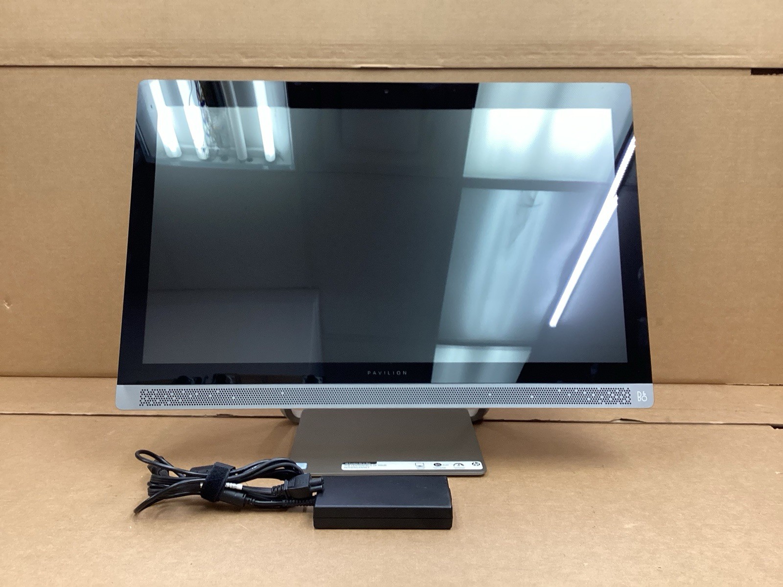 HP Pavilion All-in-One desktop. Intel i5 6th Gen. 8GB  Touchscreen. B&O Speaker.