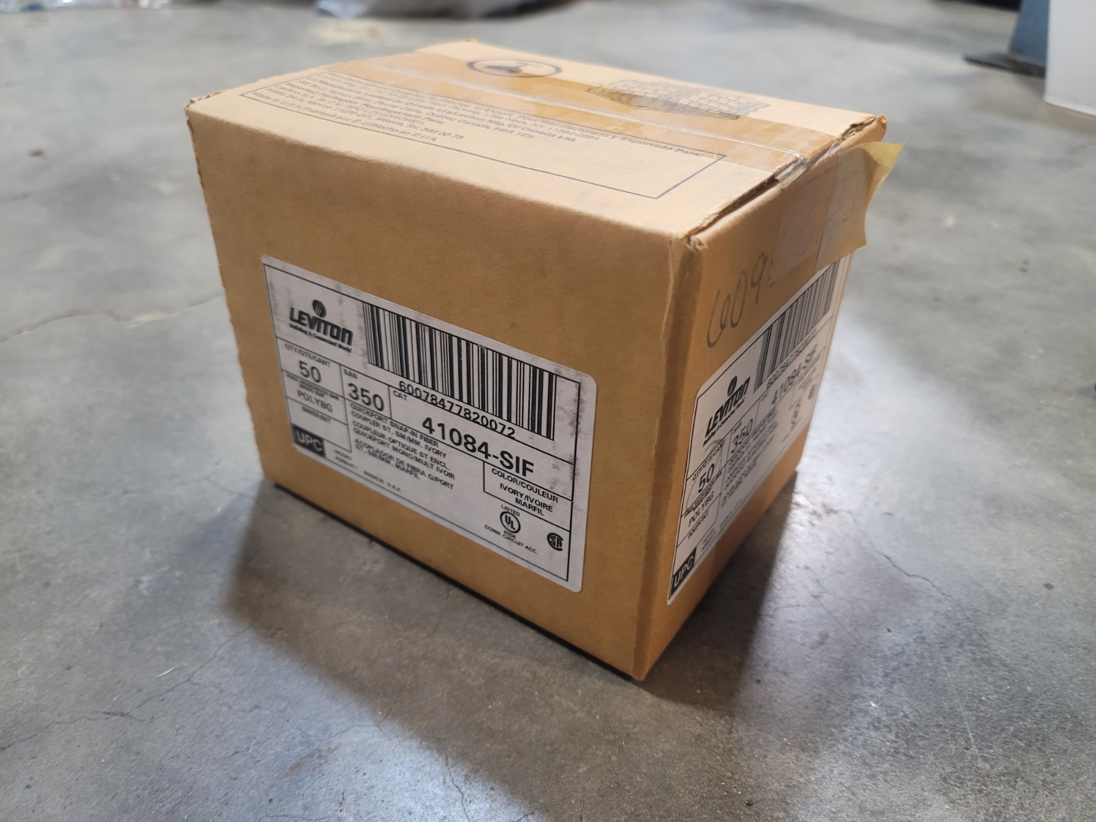 New Box Of 50 Leviton Quickport Span-In Fiber Coupler ST, SM/MM Ivory 41084-SIF