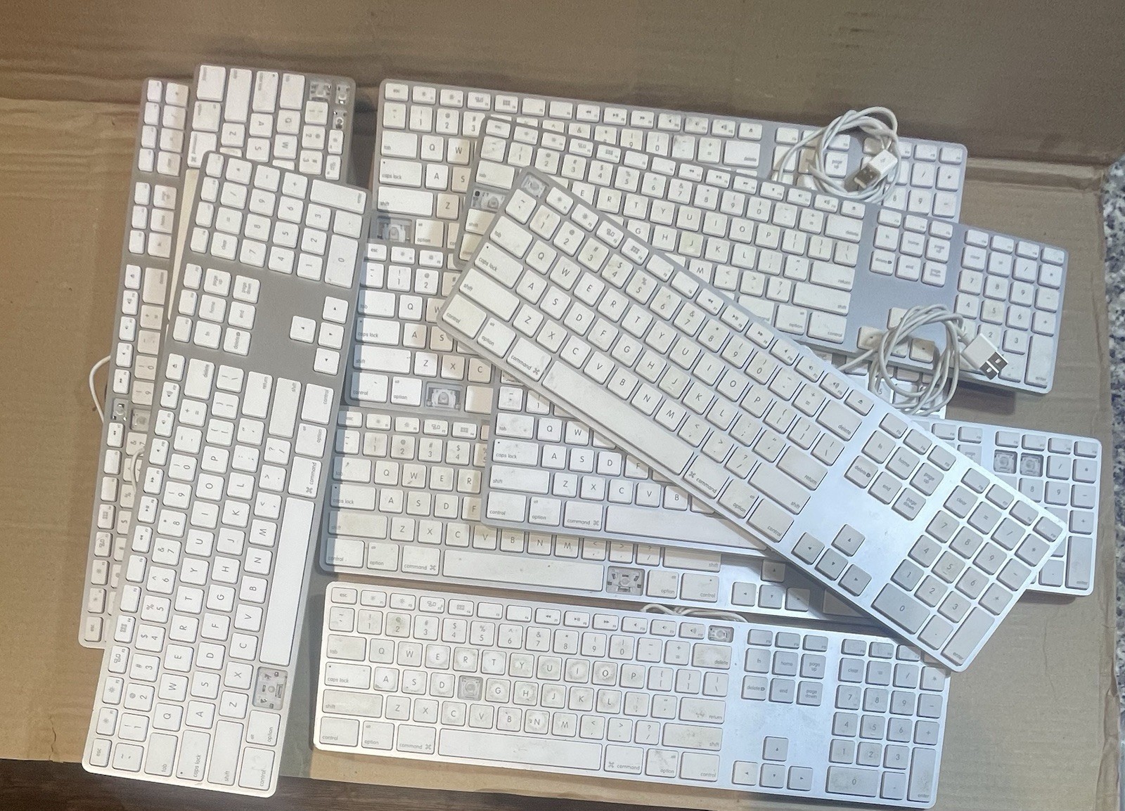 Lot of 10 (10pcs) Apple A1243 Wired Mac USB Keyboard w/ Numeric Keypad