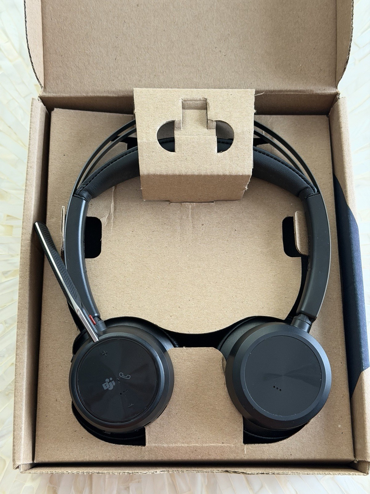 Poly Voyager Focus 2 Wireless Headset USB-C, Dual-Ear, ActiveNoise