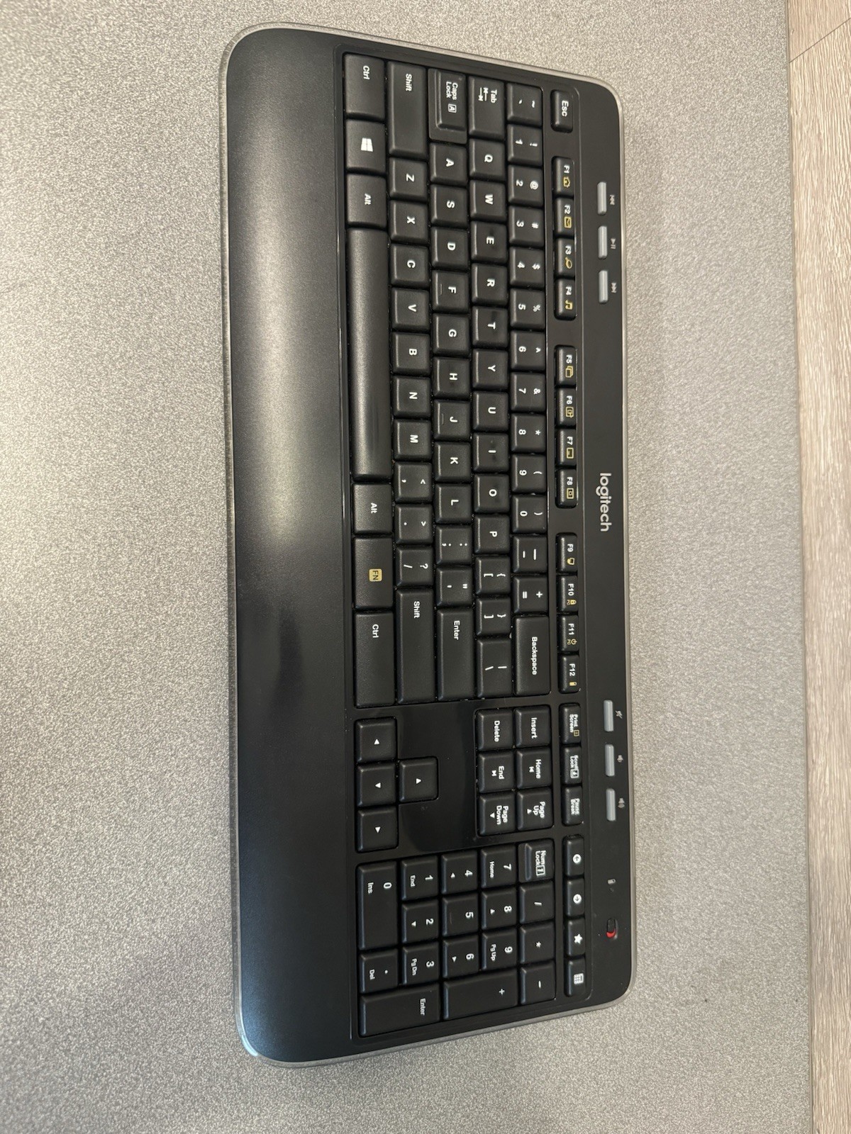 Logitech K520 Full-Size Wireless Keyboard ( With Dongle) - Used