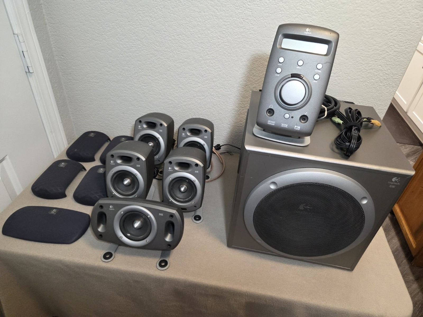 Logitech Z-680 Stereo Computer Surround Sound Speakers & Control - TESTED Video