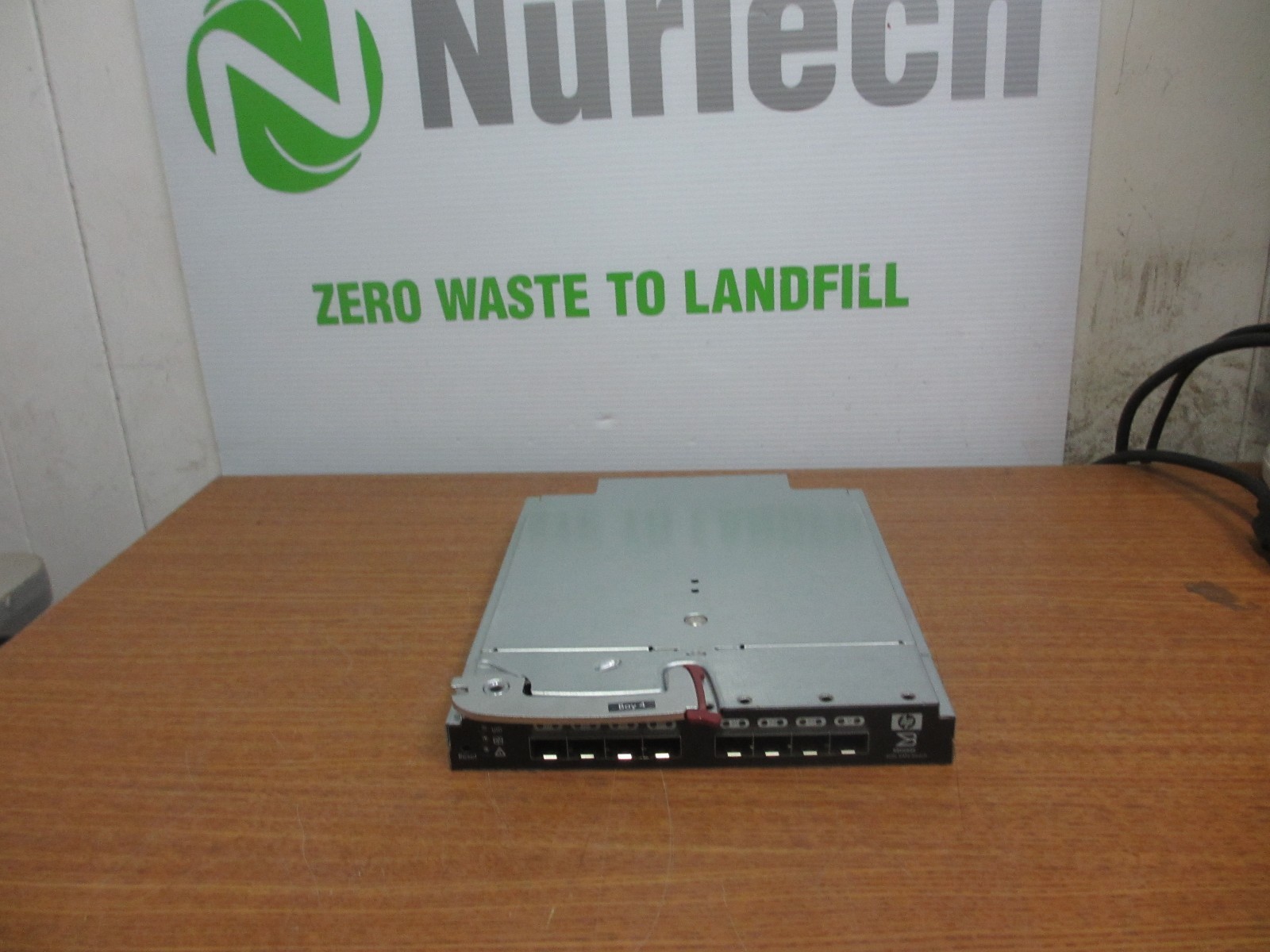 HP 411121-001 Brocade 4Gb SAN Switch Series HSTNS-1B10 AE372A 
