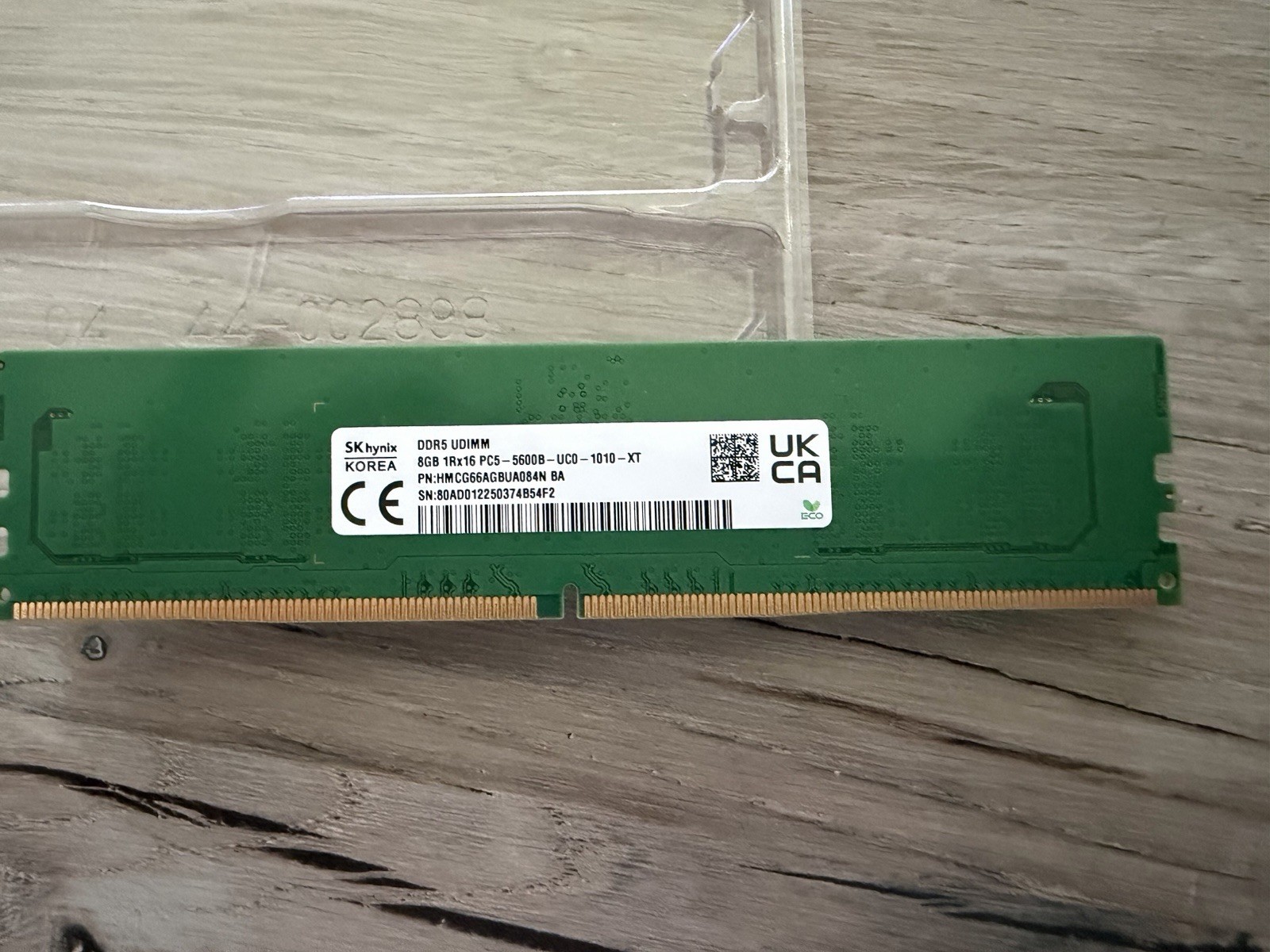 SK hynix 8GB DDR5-5600 PC5-44800 1Rx16 Non-ECC UDIMM HMCG66AGBUA084N
