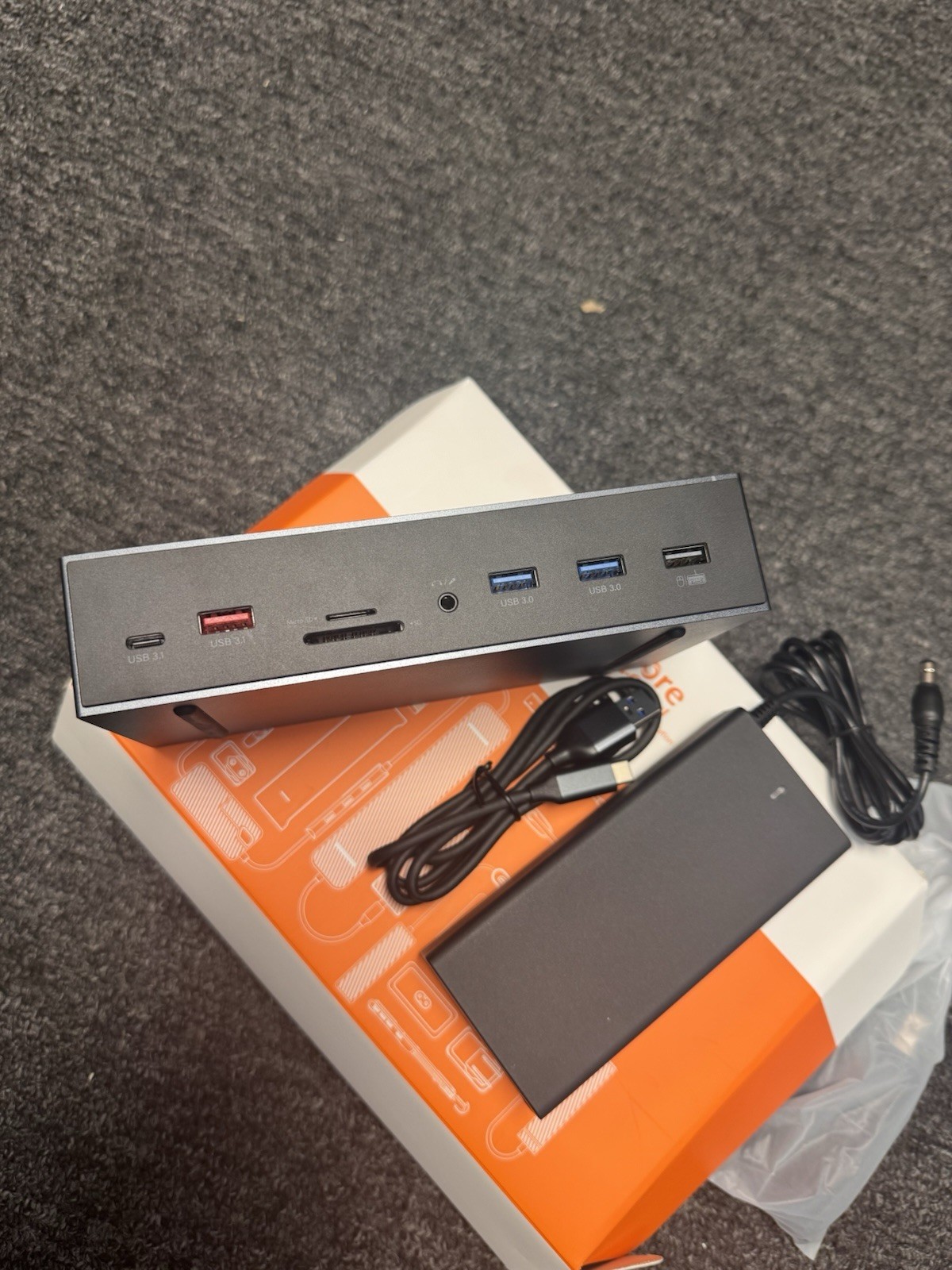 Selore SEDK1102 USB-C Docking Station, Gray Metal, AC Powered w/ Adapter