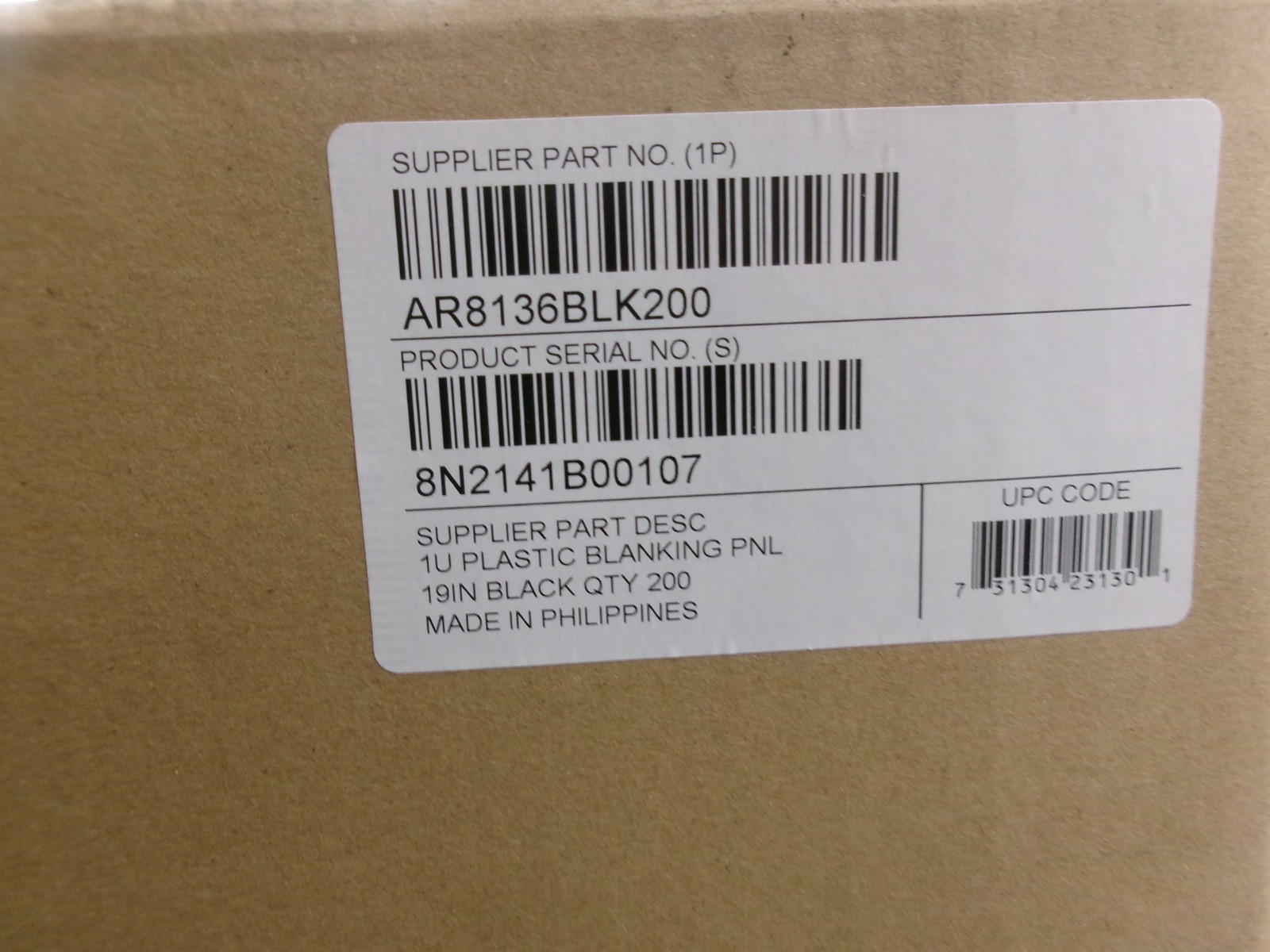 NEW OPEN BOX LOT OF 200 APC AR8136BLK200 19" TOOLLESS AIRFLOW MANAGEMENT