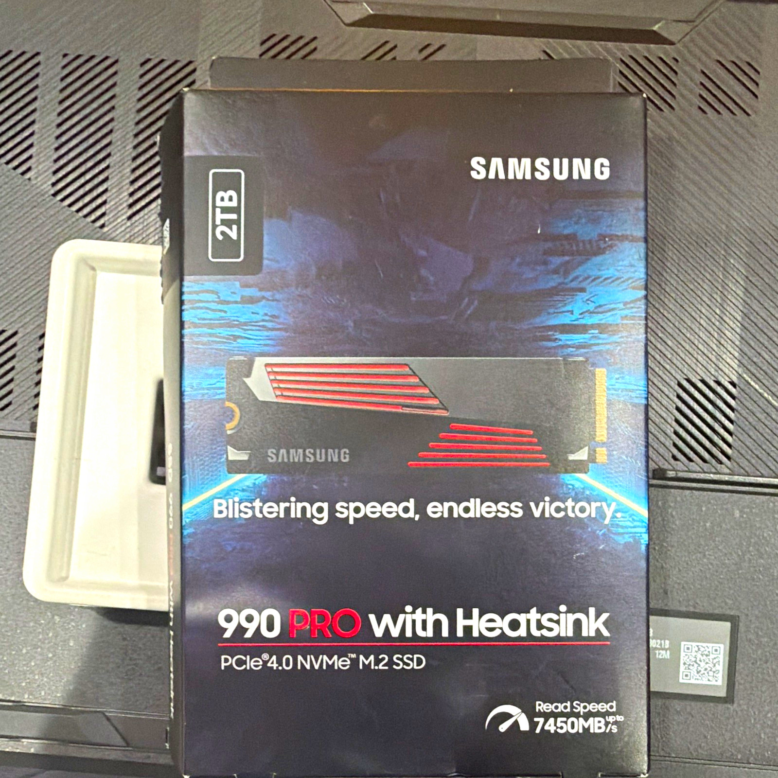Samsung 990 PRO w/ Heatsink 2TB PCIe 4.0 x4 NVMe M.2 SSD 7450MB/s