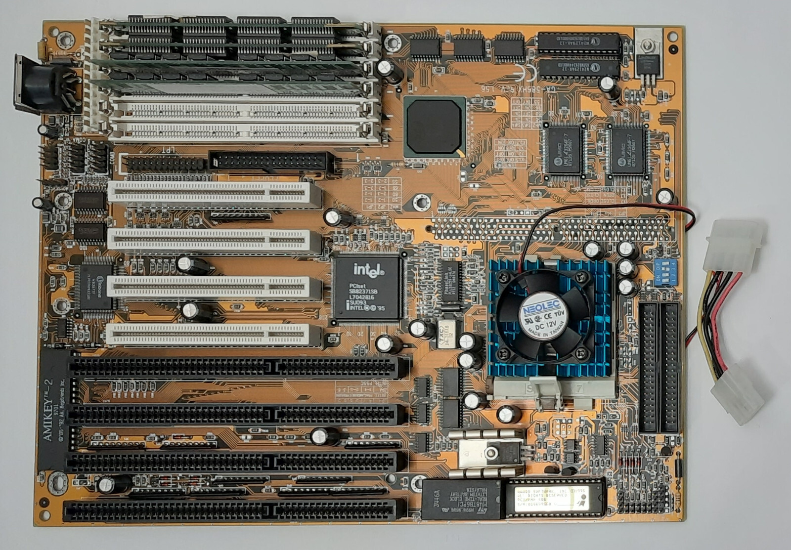 Gigabyte GA-586HX 1.56 Socket 7 ISA Retro Motherboard + Pentium MMX 233MHz + 64MB