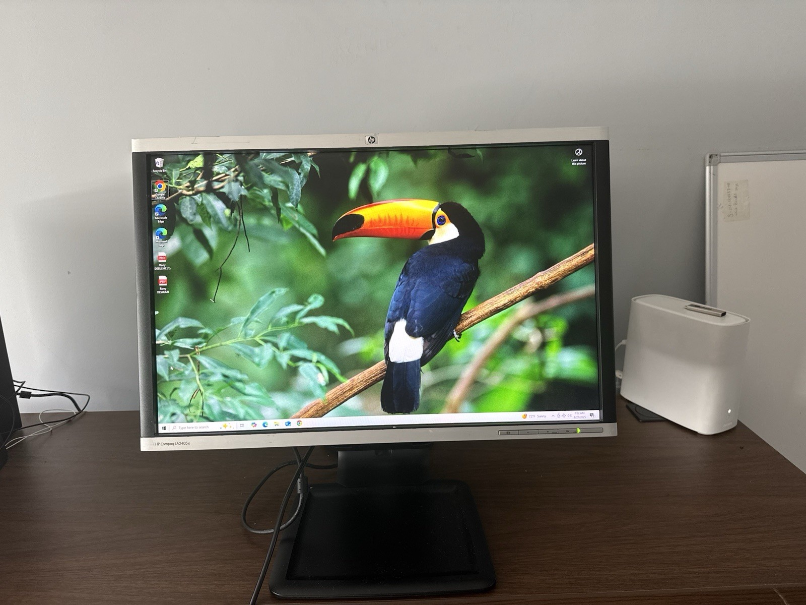 HP Compaq LA2405WG 24" Full HD LCD Monitor - Black