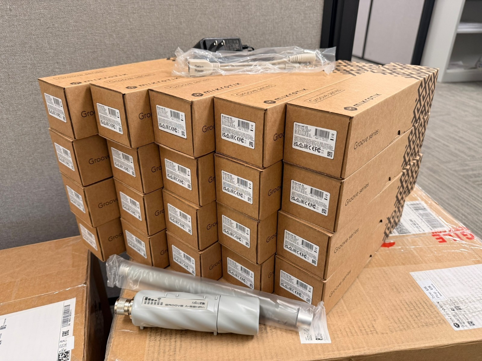 Qty:20 MikroTik RouterBoard Groove A-52HPn-US 2GHz/5GHz Outdoor Wireless Router