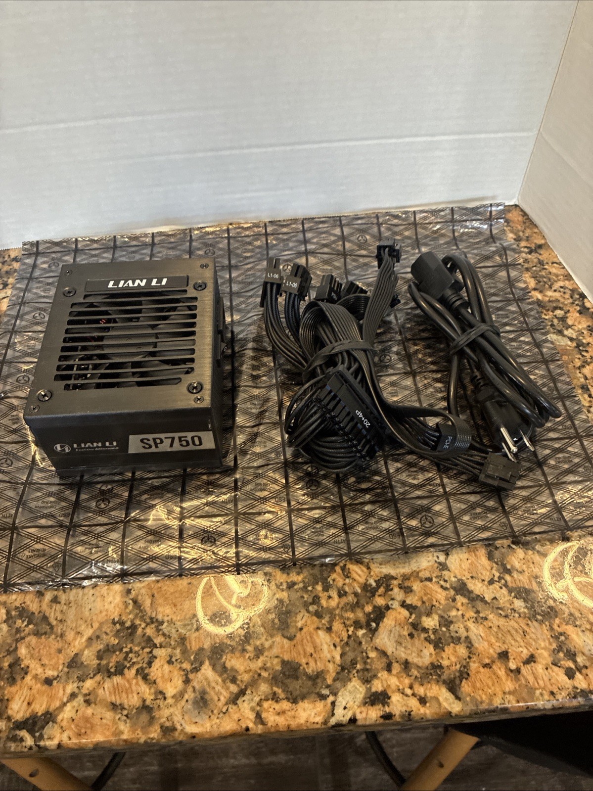 Lian Li SP750 V2 Gold 750W SFX ITX Power Supply with MB Power, PVIe, CPU Cables
