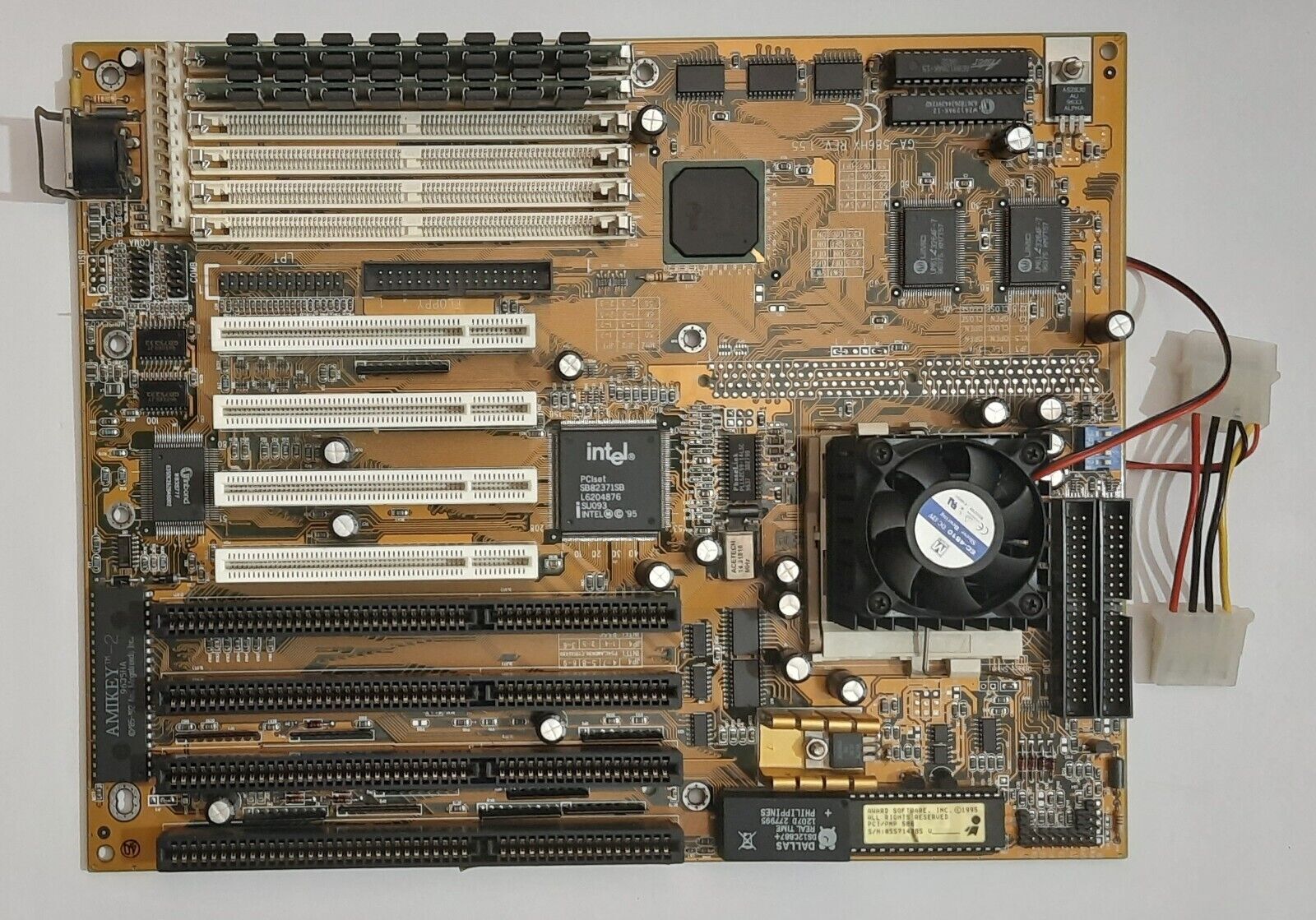 Gigabyte GA-586HX 1.55 Socket 7 ISA Retro Motherboard + Pentium MMX 233MHz + 64MB