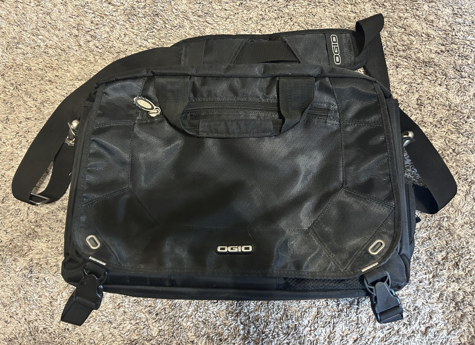 Ogio Street Laptop Padded Crossbody Travel Messenger Bag #03507 EUC