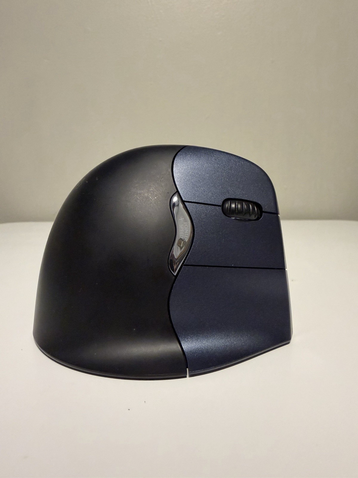 Evoluent VM4RW VerticalMouse 4 Right Hand Ergonomic Mouse-Wireless (No Dongle)