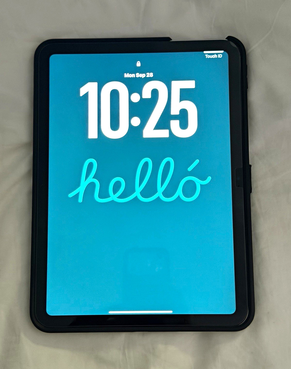 Apple iPad 10.5 in 128MB Wi‑Fi + 5G Silver Tablet w/ Touch ID