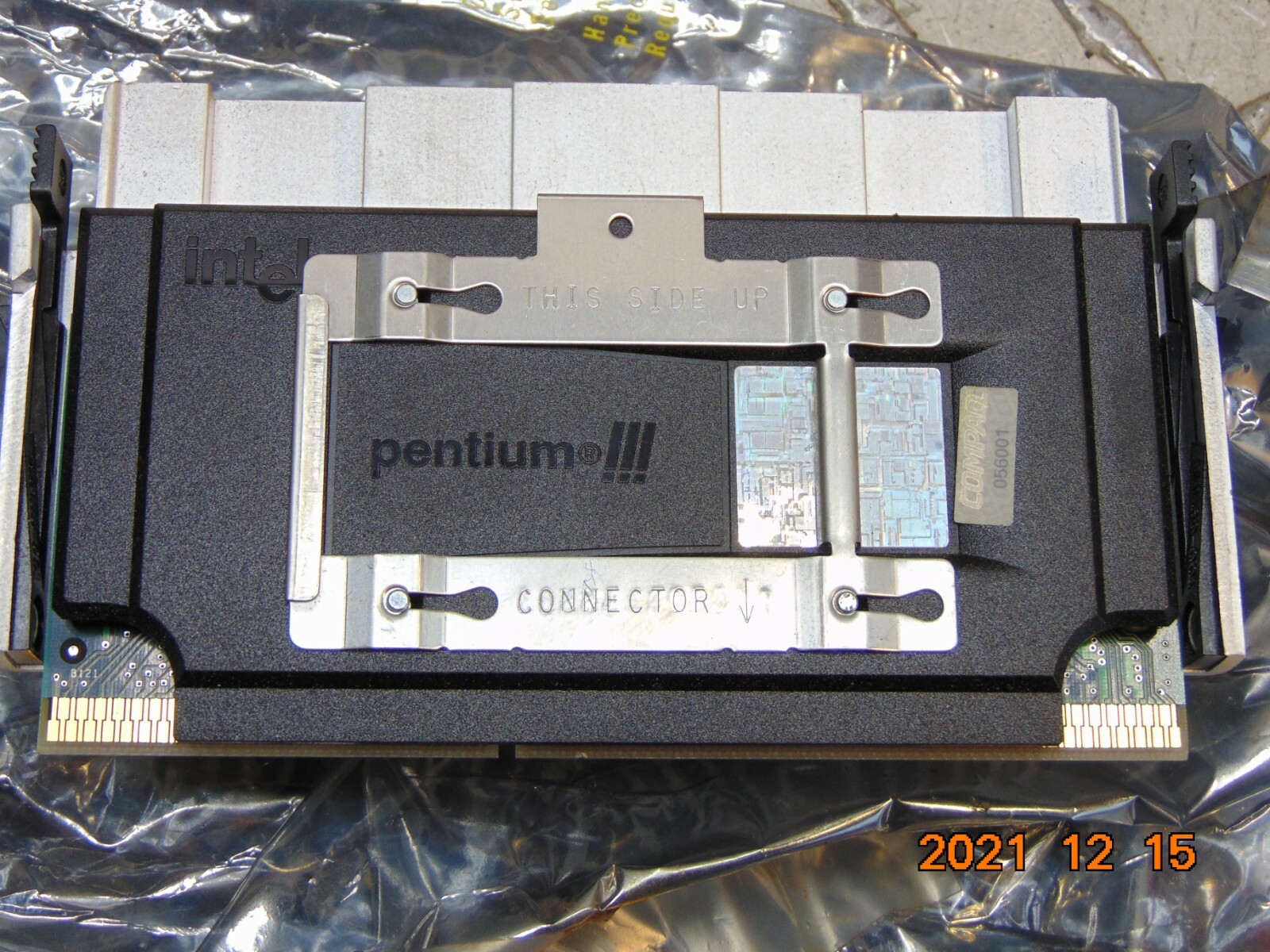 NEW INTEL PENTIUM III 733/256/133/1.65V 00260299 056001 *FREE SHIPPING*
