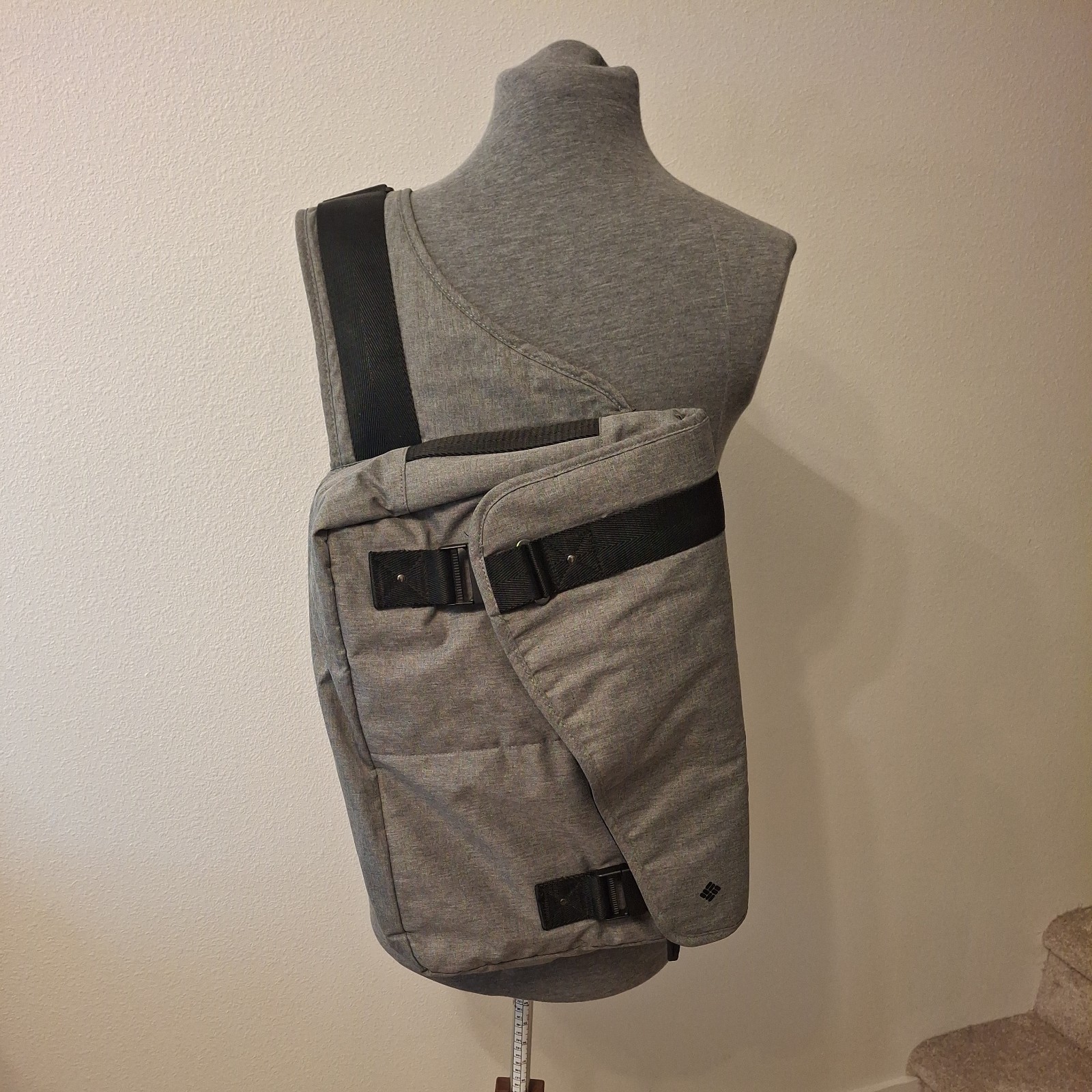 Columbia Messenger Sling Pack Padded Laptop Bag Crossbody Travel Work 15.5"