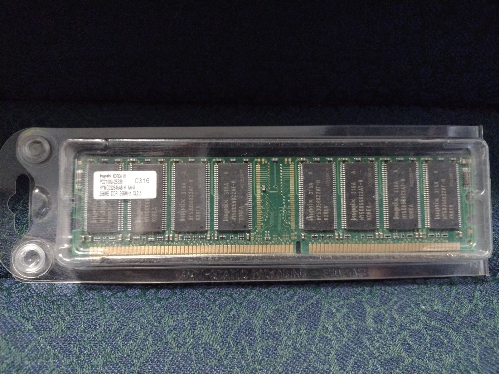 Hynix - PC2100U-25330 256MB DDR SDRAM 266MHz CL2.5 (HYMD232646A8-H AA-A)