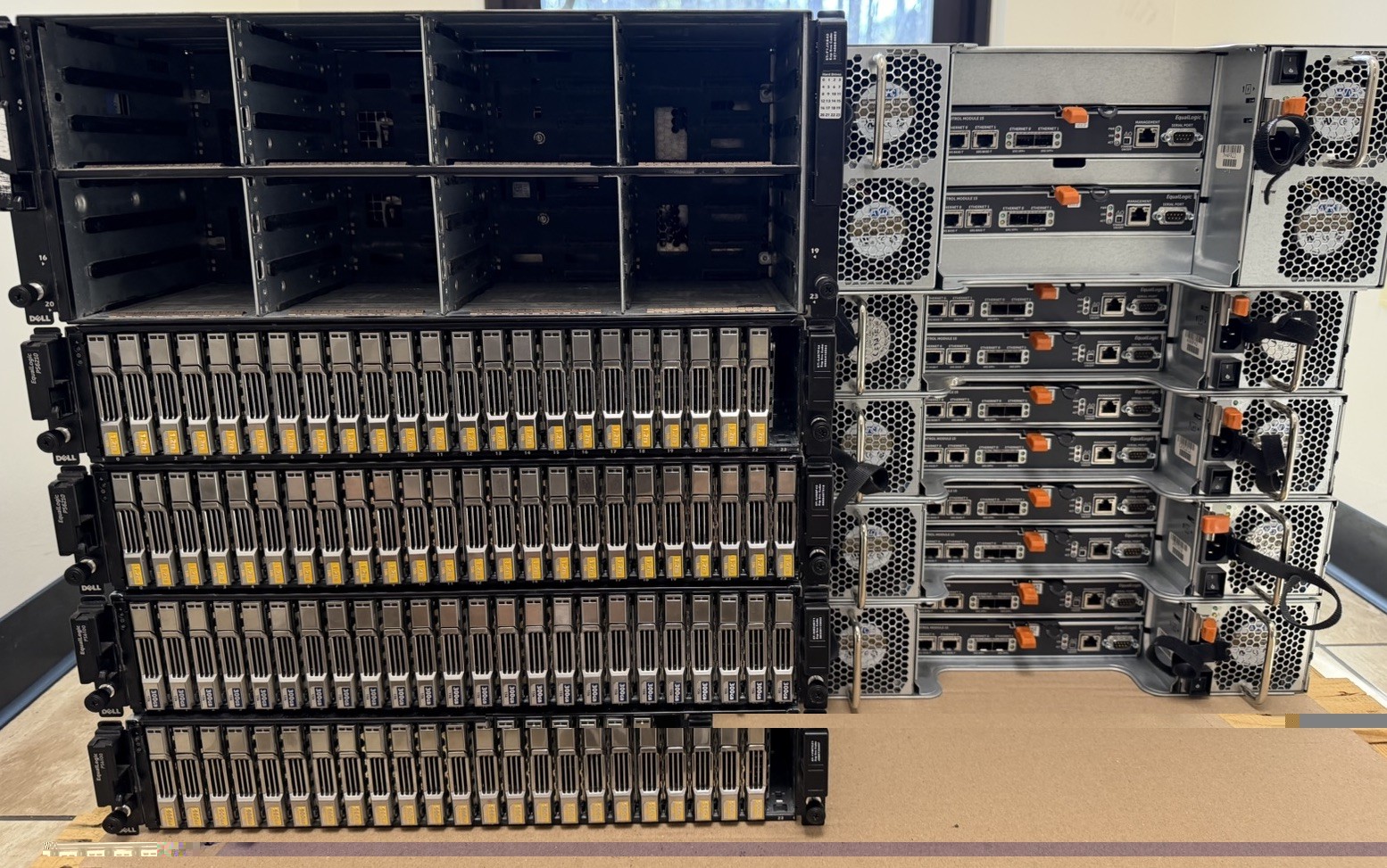 Dell EqualLogic Lot 10 SANS PS6210 (3.5” And 2.5” Models) & PS6100 200TB Storage