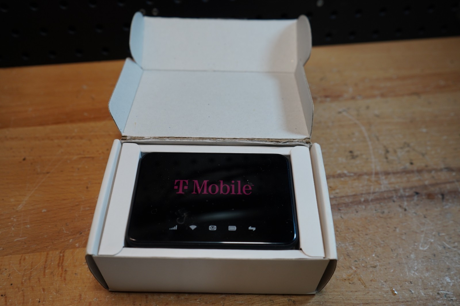 (P) T-Mobile TMOHS1 4G LTE WiFi Hotspot Portable Internet w/ Box