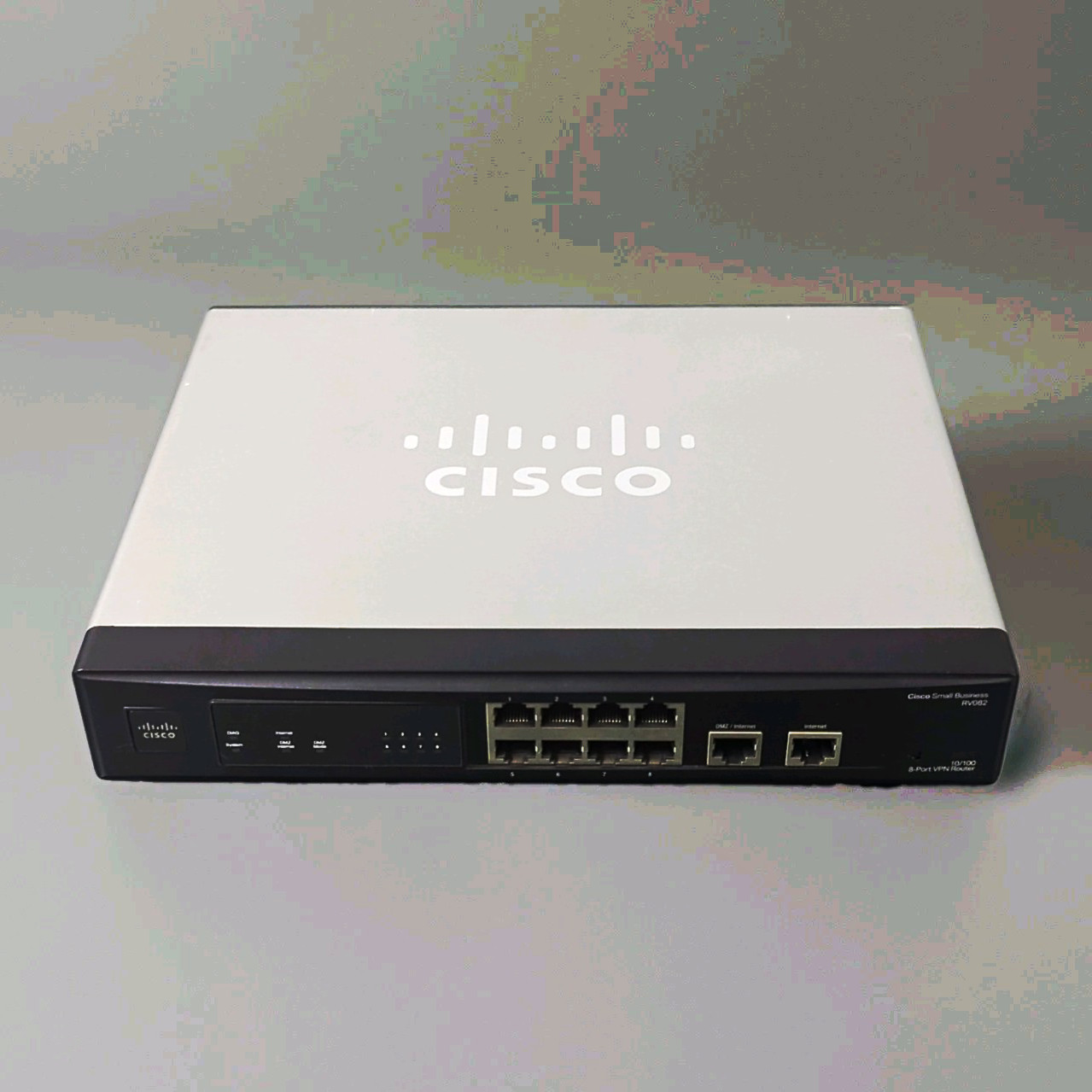 Cisco RV082 8-Port VPN Router Dual WAN Fast Ethernet 100 Mbps RJ-45
