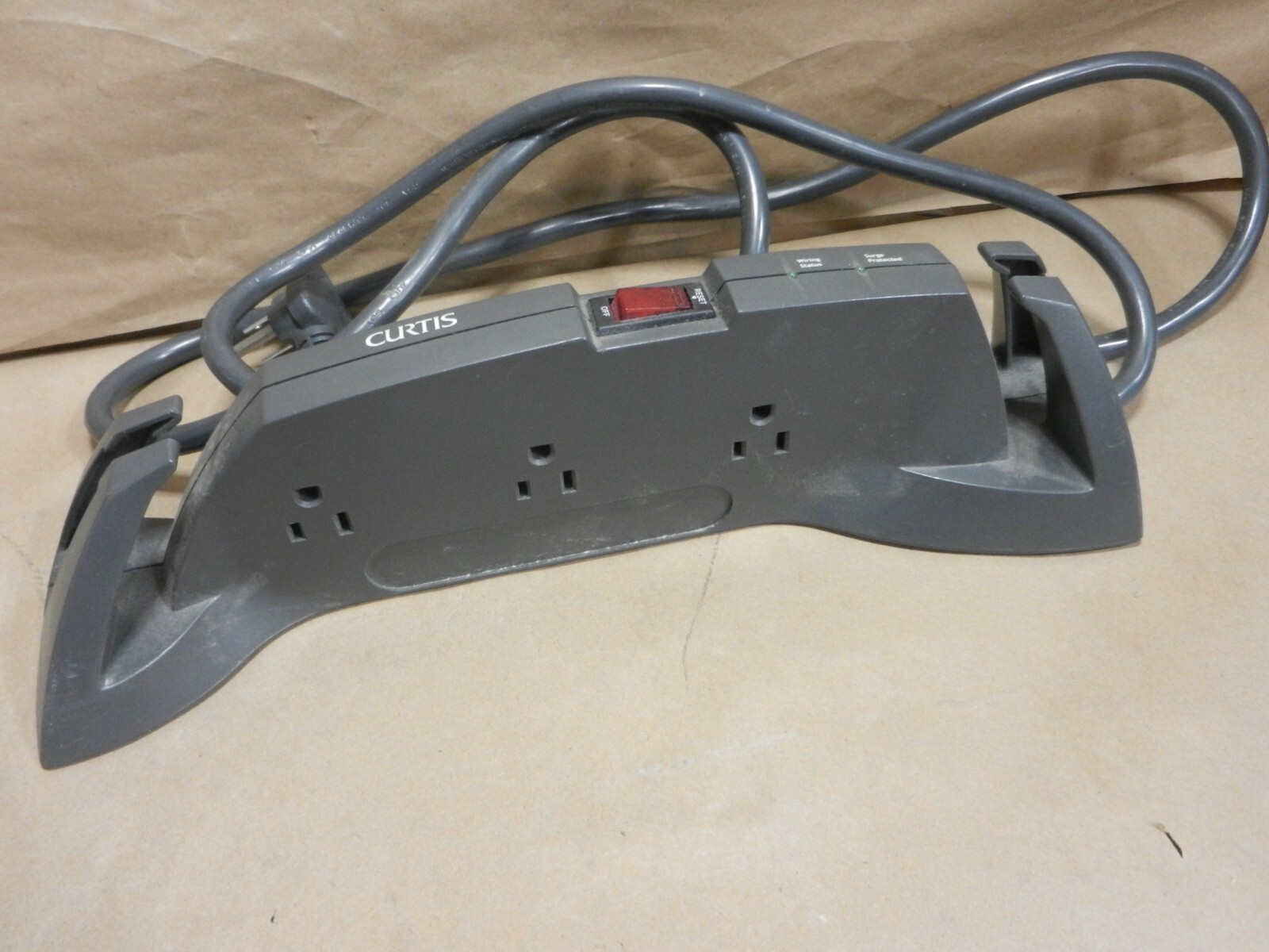CURTIS SP700-7 Relocatable Power Tap Outlet Strip