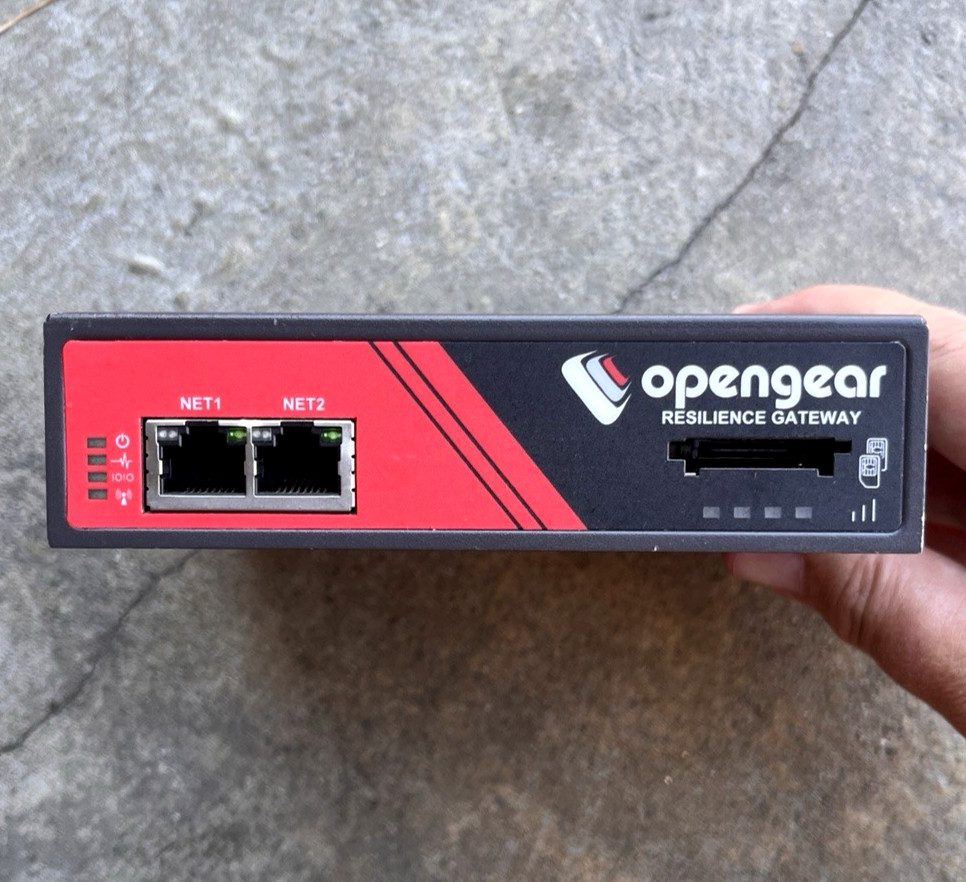 OPENGEAR Resilience Gateway ACM7008-2-LMV network management RARE