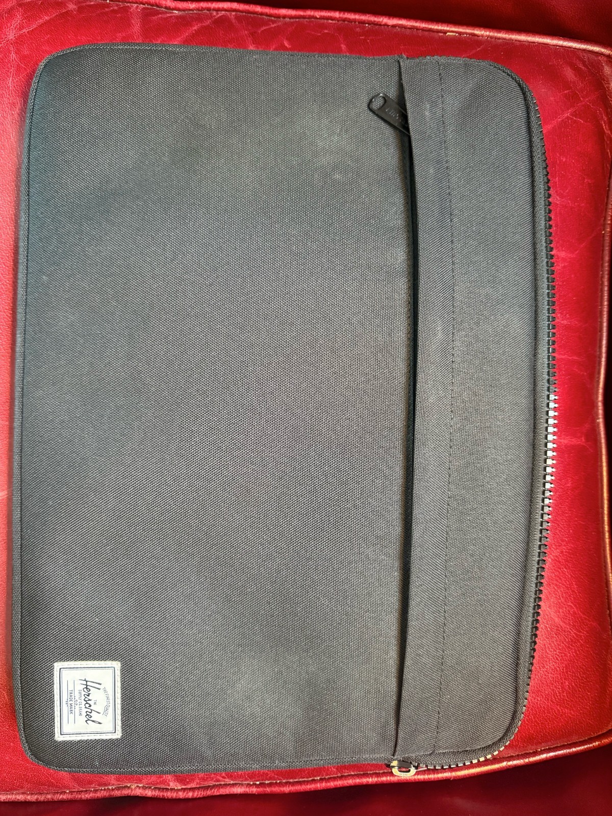 Herschel Supply Co 15" Laptop Sleeve Case Black Padded Fleece Zip Pocket EUC