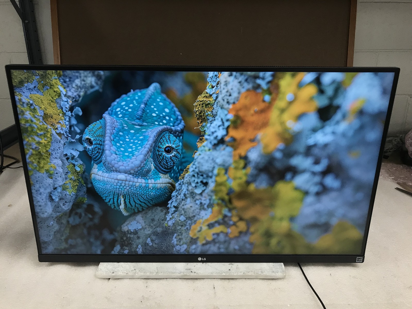 LG 32BN50U-B 32" 4K UHD VA Monitor HDR10 FreeSync - Complete in Original Box