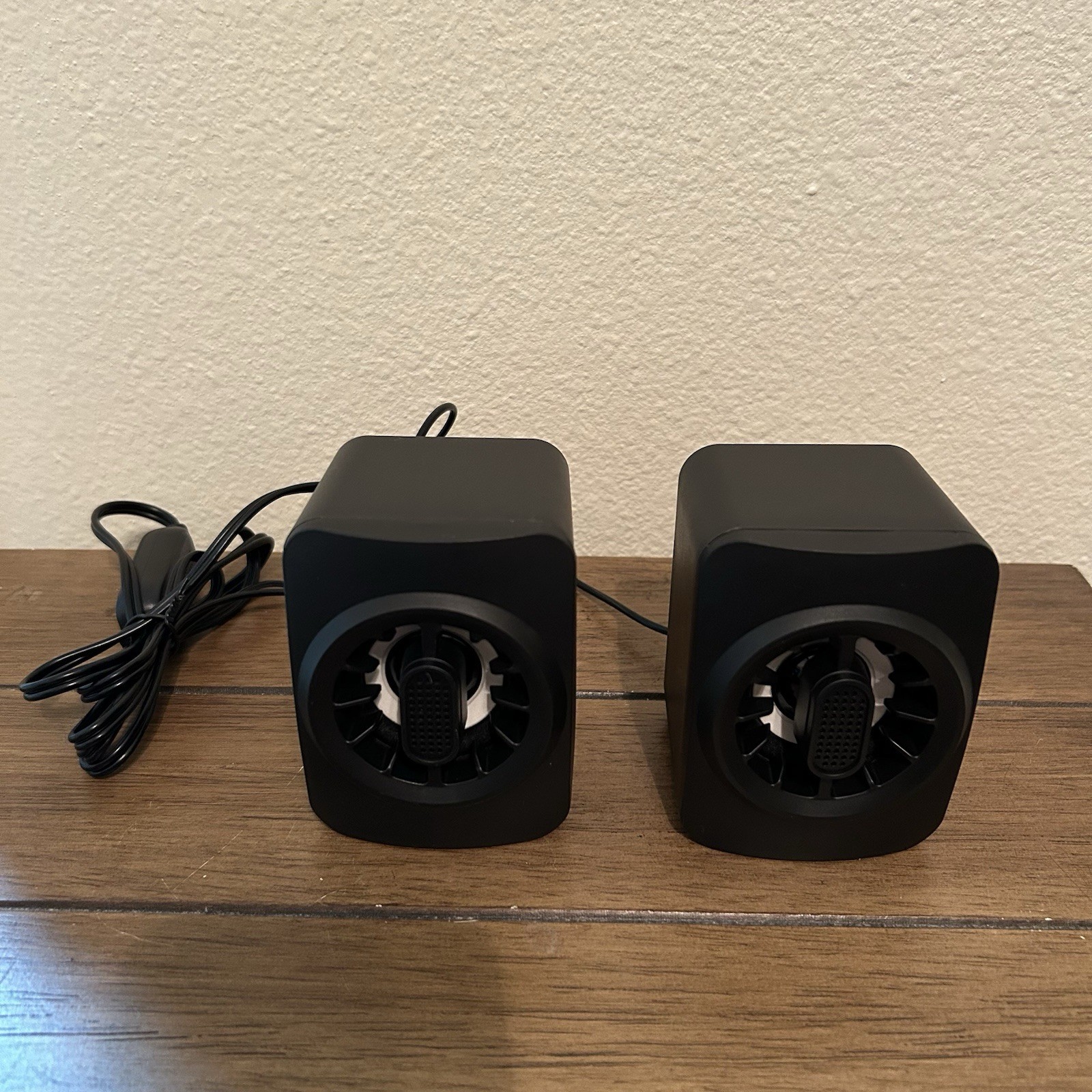2Boom Gaming Speakers with Volume Control 3 1/2” x 2 1/2” Wired D2