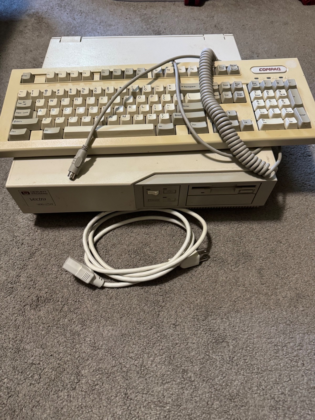 Vintage HP Vectra 486/25N PC and Keyboard (No floppy disk)