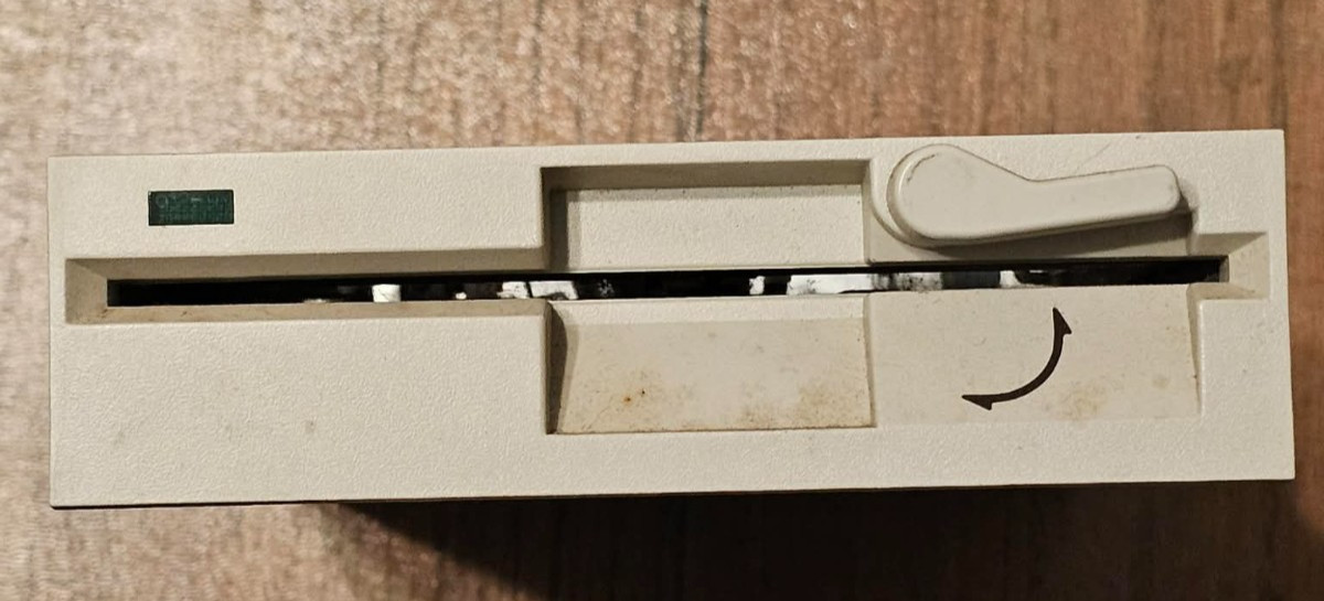 Retro Clean Vintage Teac FD-55GFR193-U 5.25” Floppy Disk Drive 19307351-93 White