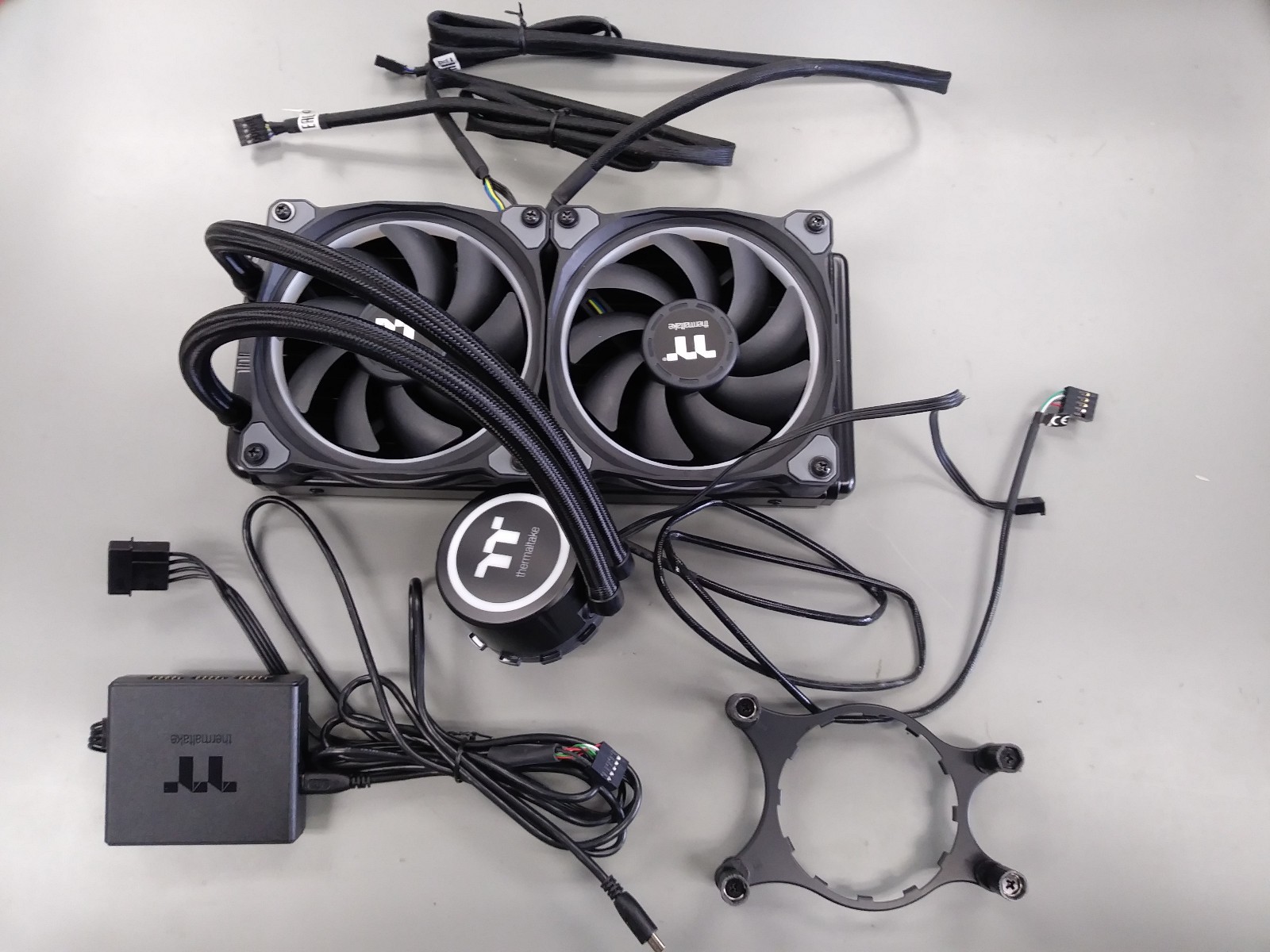 ThermalTake Floe Riing Plus 240 AMD socket TR4 Threadripper