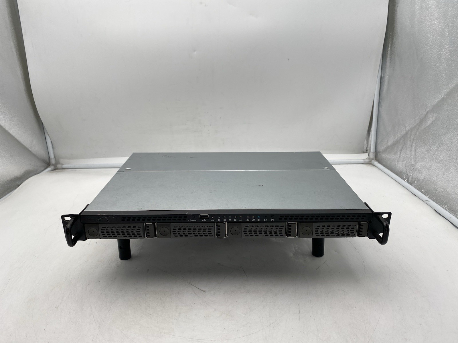 ReadyNAS 1100 Network Storage System RNR4000 NO HDD