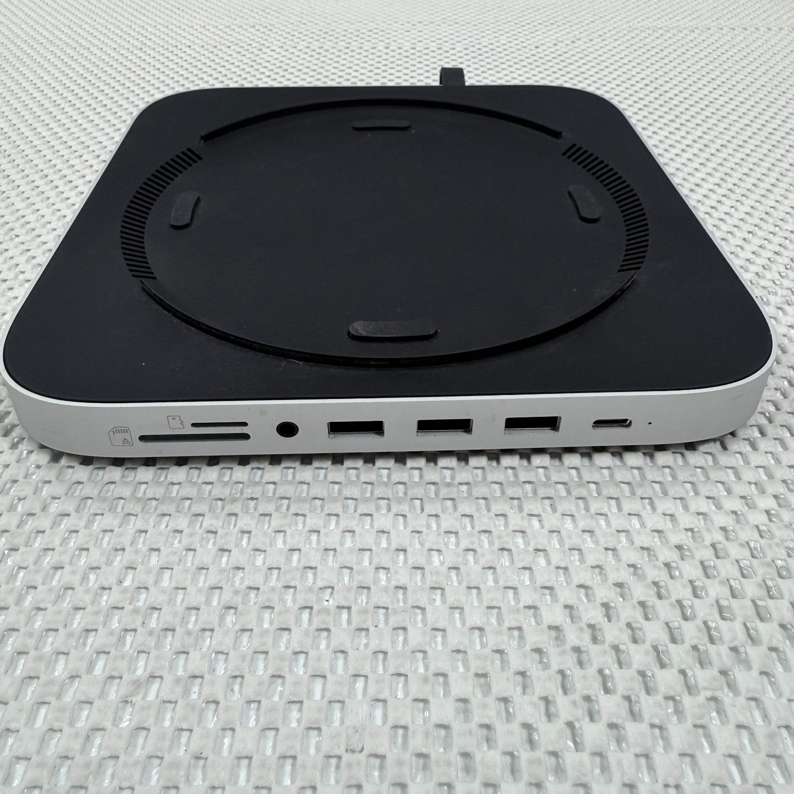 Satechi Mac Mini Stand & Hub USB-C Dock 3 USB Ports SD MicroSD Card Reader