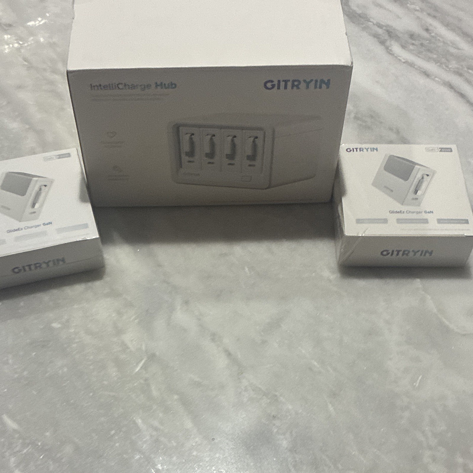 GITRYIN IntelliCharge Hub, Multi-Port USB-C/Lightning/Micro USB/DC Charger, Whi…